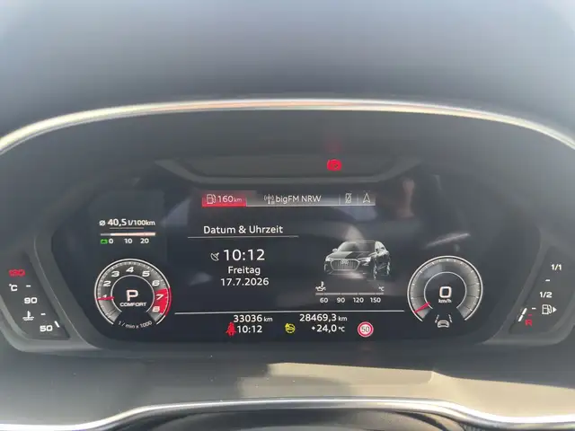 Audi Q3 view 10