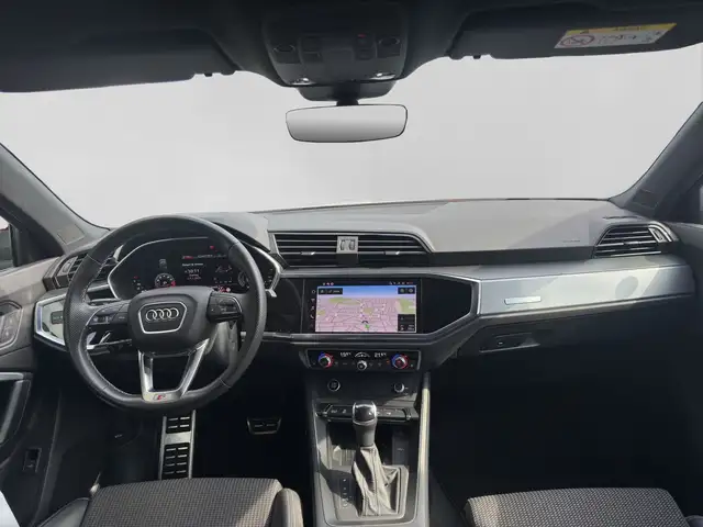 Audi Q3 view 5