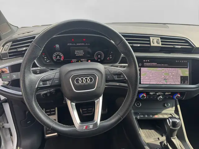 Audi Q3 view 9