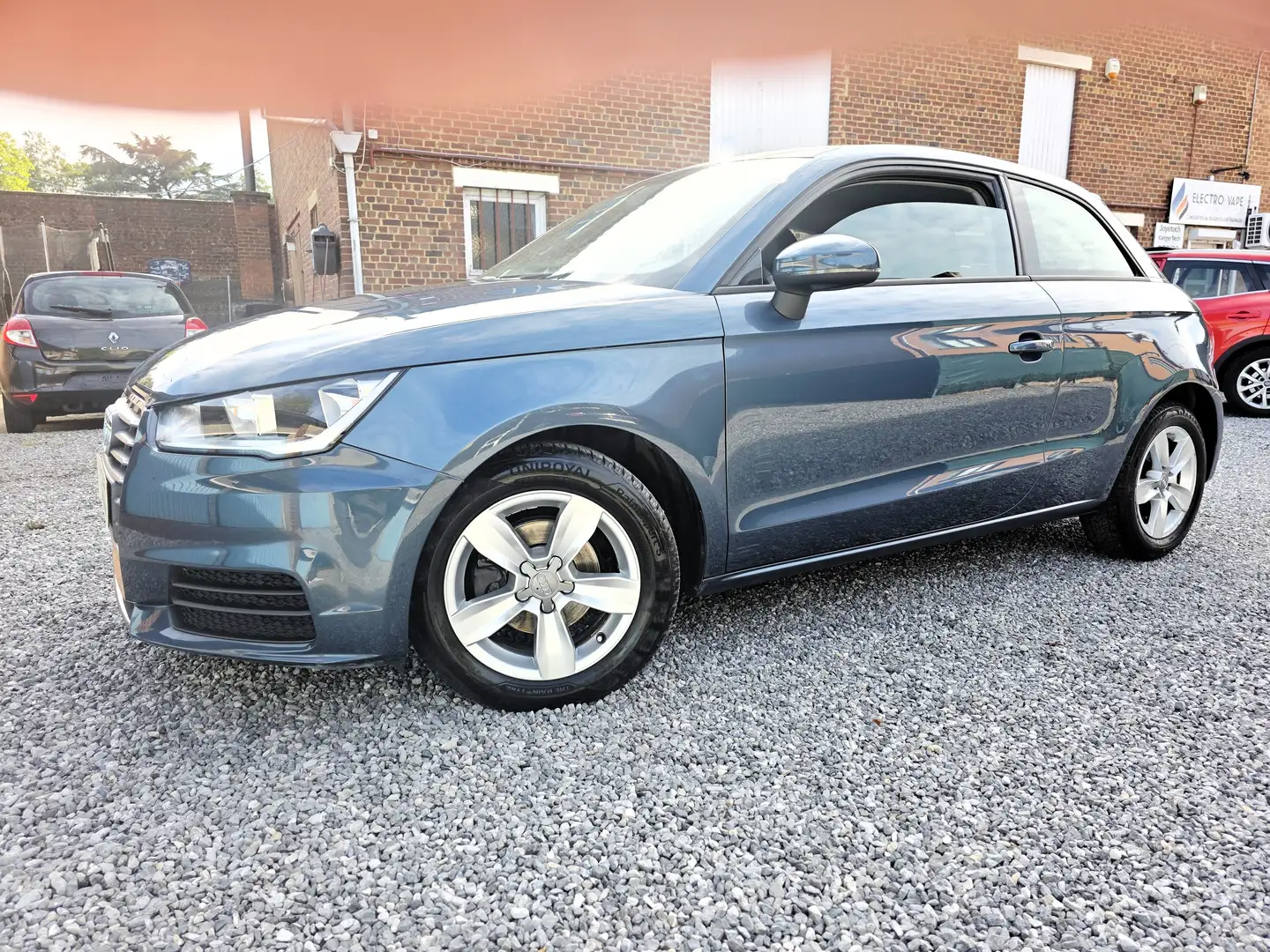Audi A1 A1 1.0 TFSI Sport Grau - 2