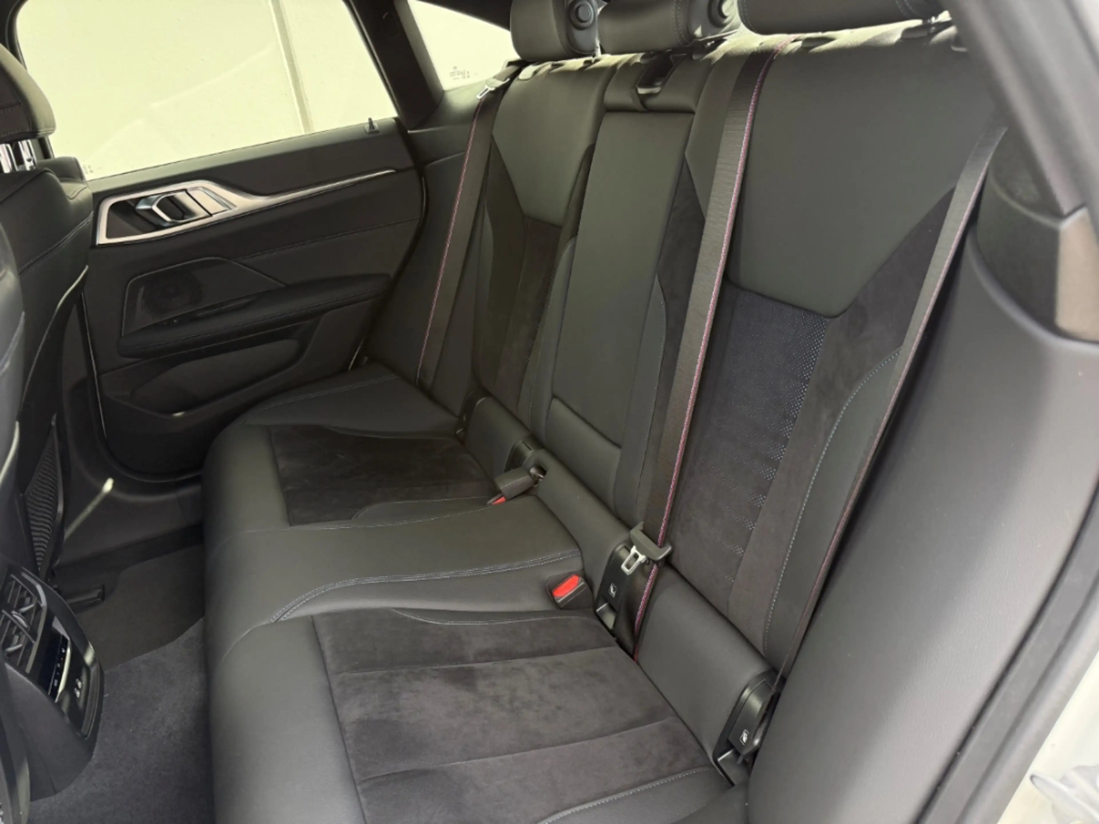 BMW i4 Gran Coupe Sportpaket AD AHK-klappbar Memory Sitze — photo 11