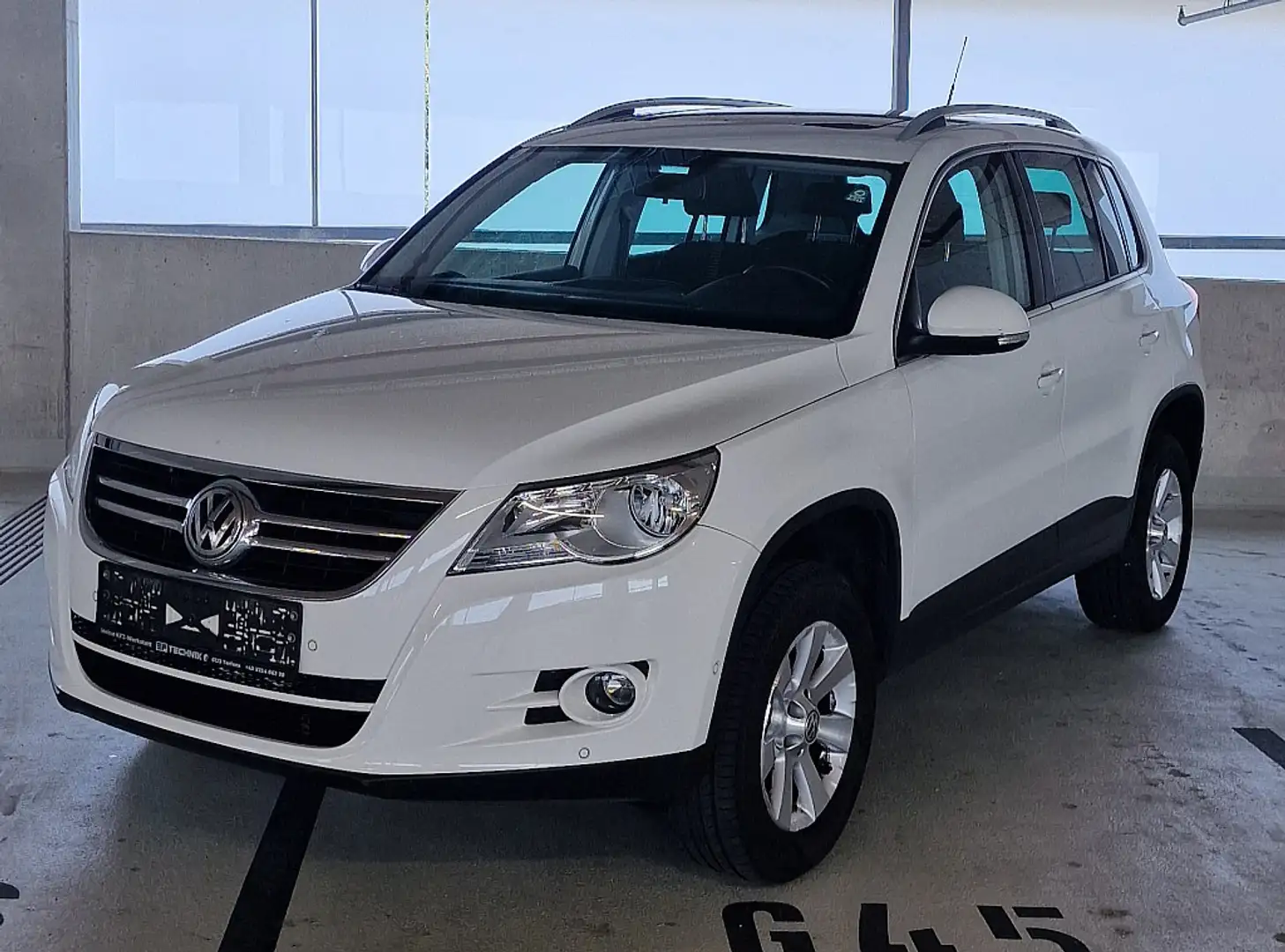 Volkswagen Tiguan 2,0 TDI 4Motion Sky DPF Blanc - 2