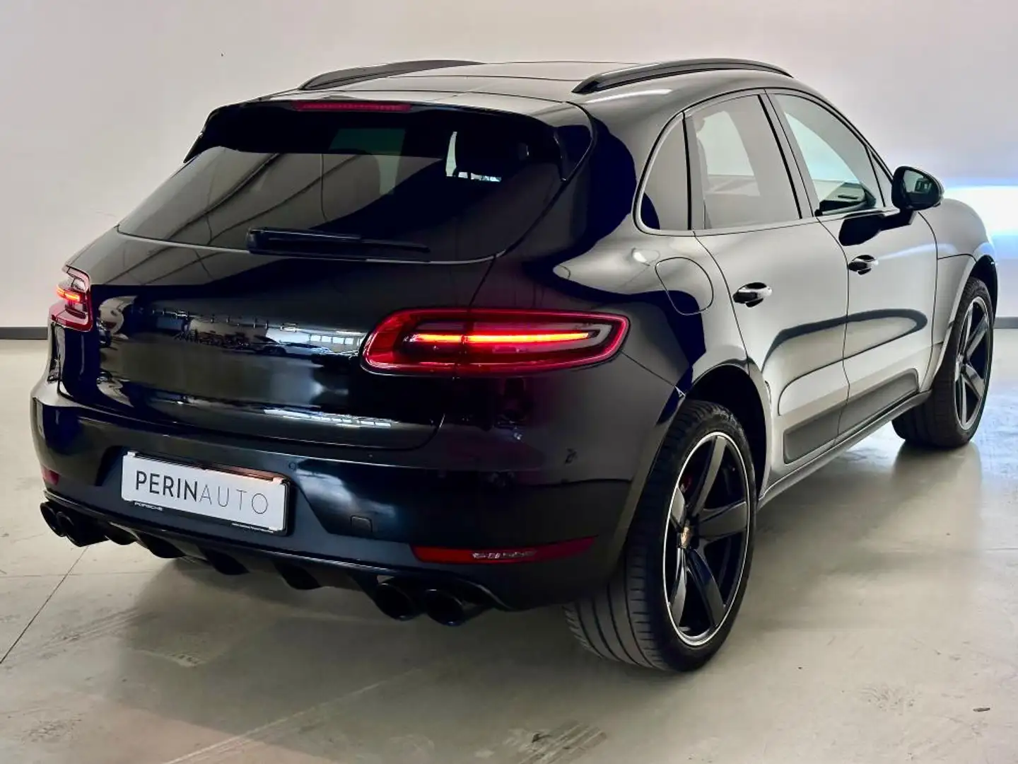Porsche Macan 3.0d S PDK MY18 Zwart - 2