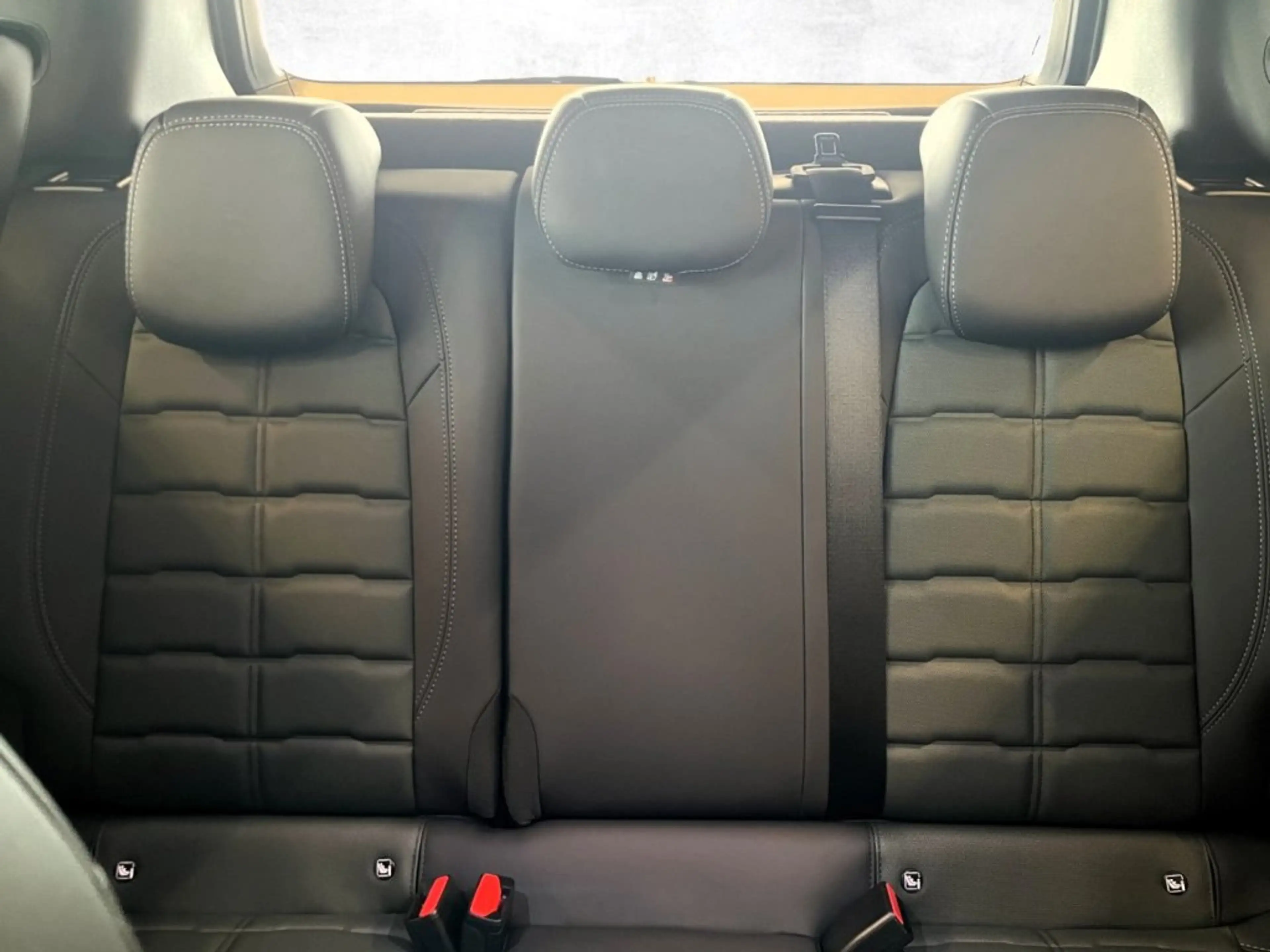 Jeep Avenger Overland MHEV 145 — photo 13