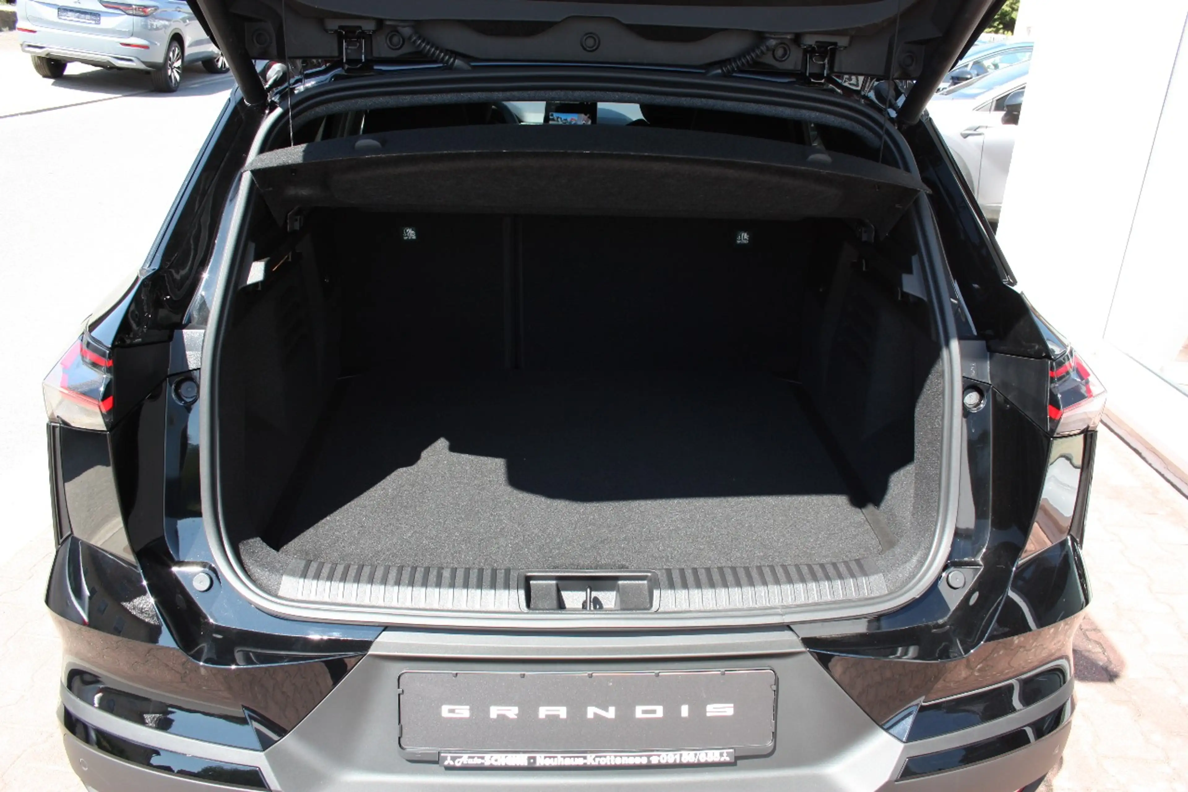 Mitsubishi Grandis Intro Edition 1.8 Hybrid, Google, LED — photo 8