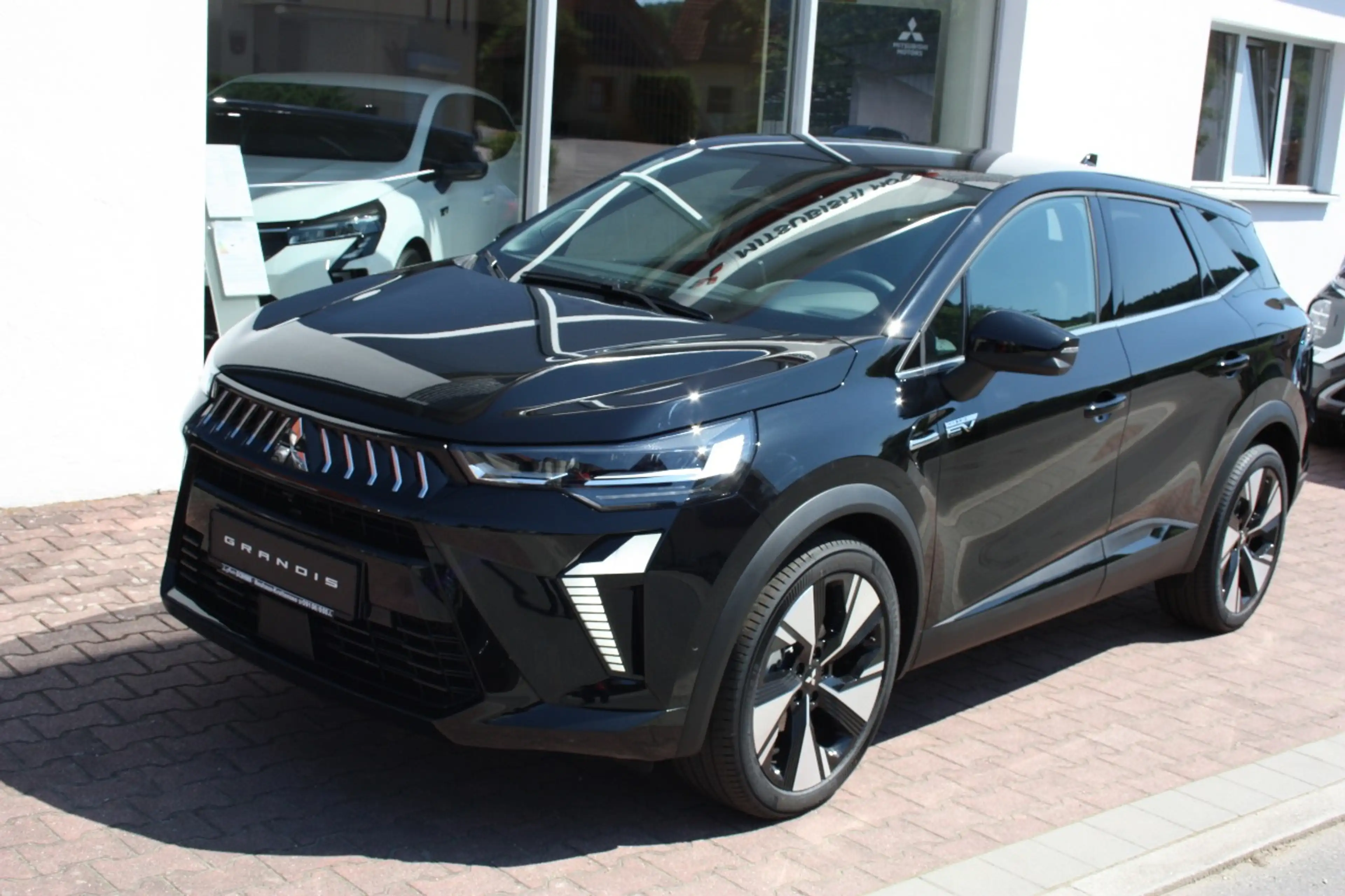 Mitsubishi Grandis Intro Edition 1.8 Hybrid, Google, LED — photo 2