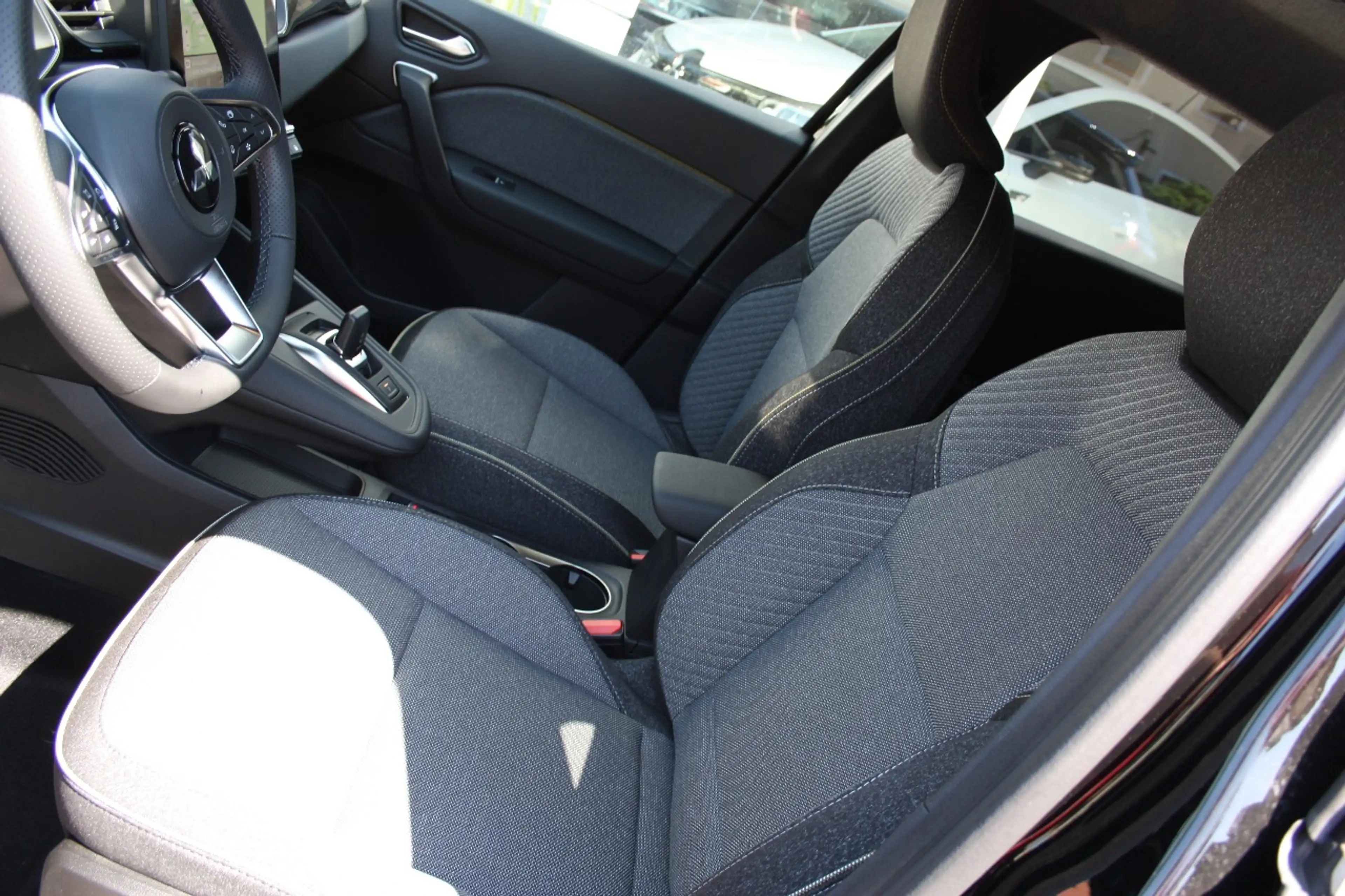 Mitsubishi Grandis Intro Edition 1.8 Hybrid, Google, LED — photo 15