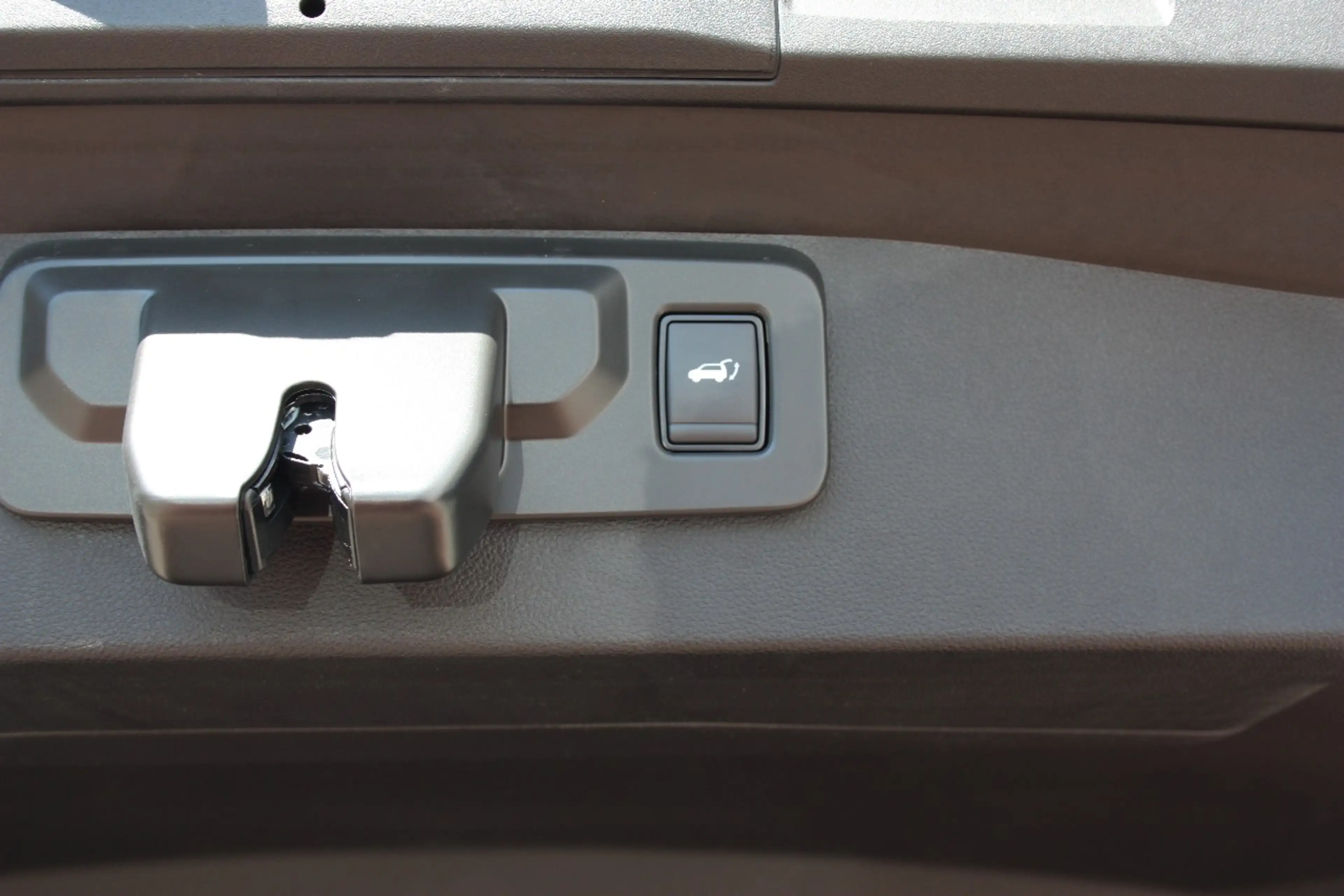 Mitsubishi Grandis Intro Edition 1.8 Hybrid, Google, LED — photo 9