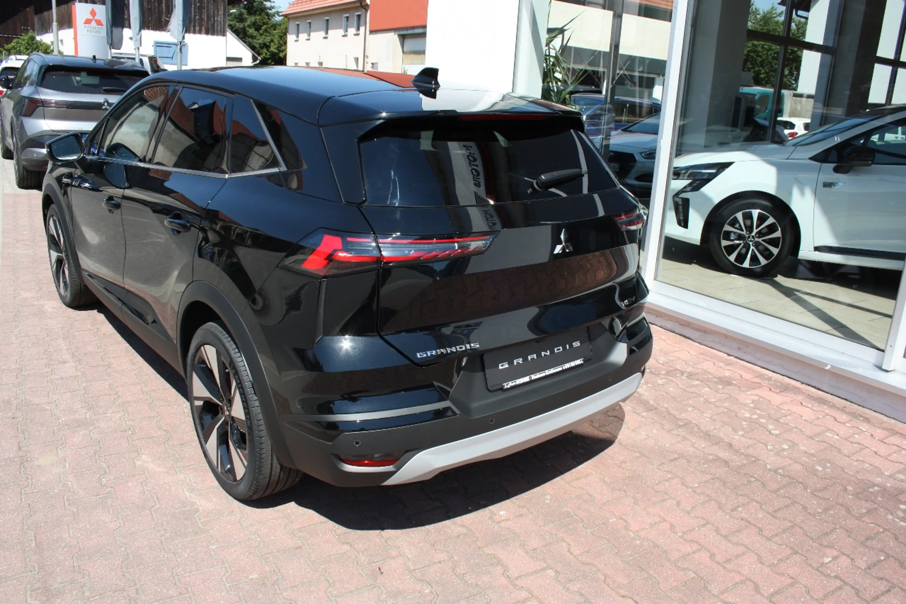 Mitsubishi Grandis Intro Edition 1.8 Hybrid, Google, LED — photo 7