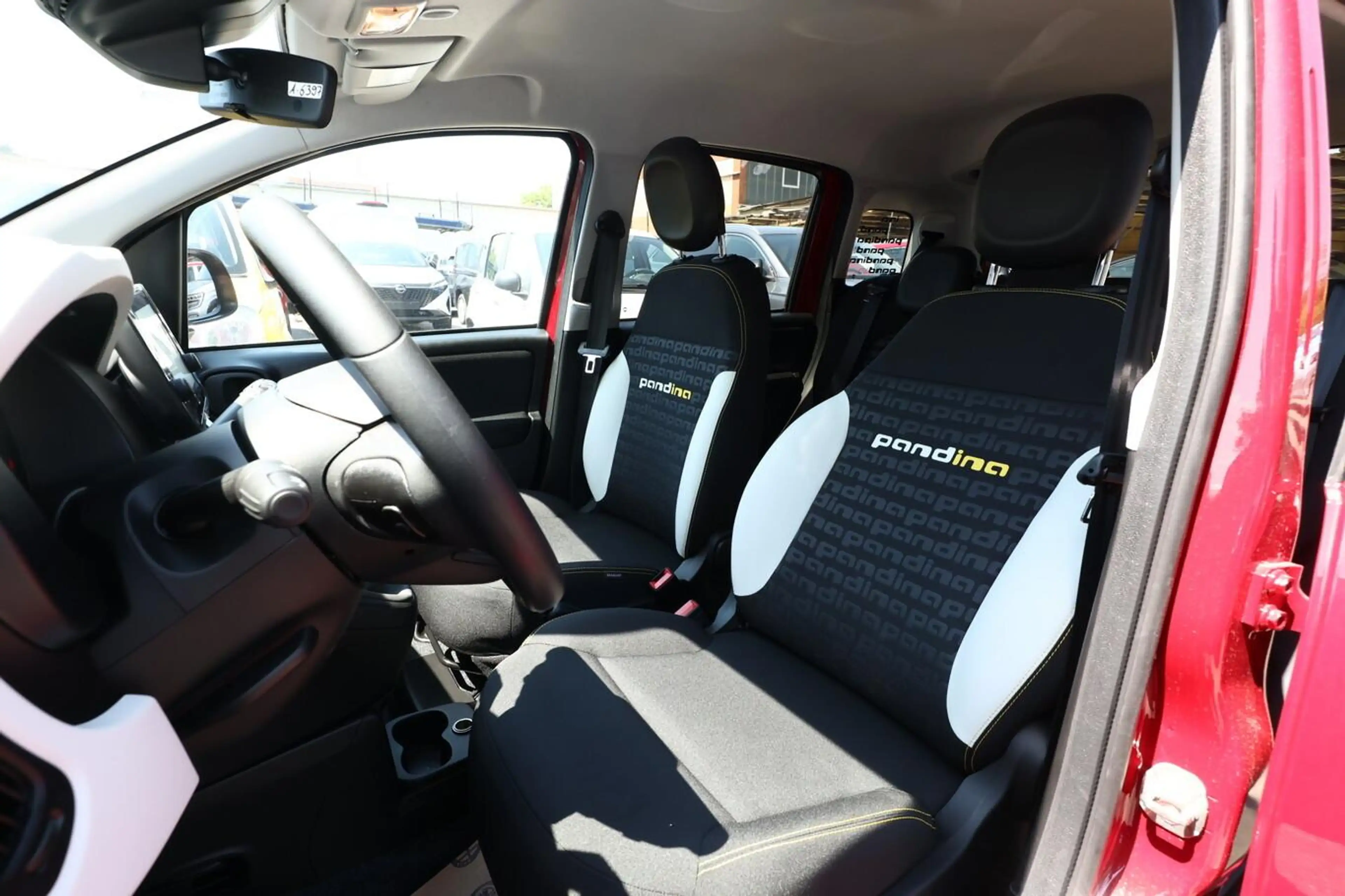Fiat Panda Cross 5S PDC CarP/AndroidA PrivG 15Z NSW 48 kW ... — photo 6