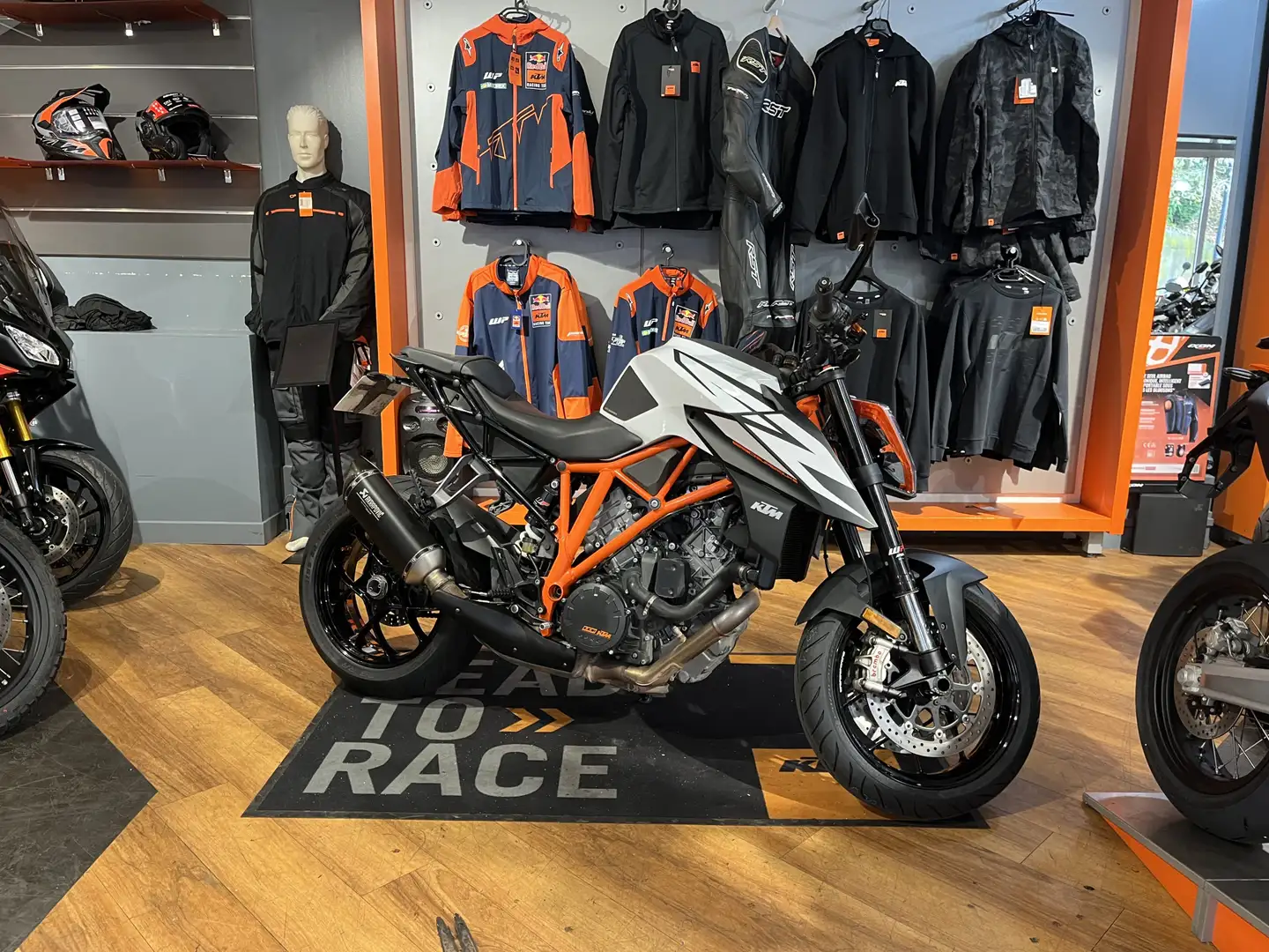 KTM 1290 Super Duke R Белый - 1