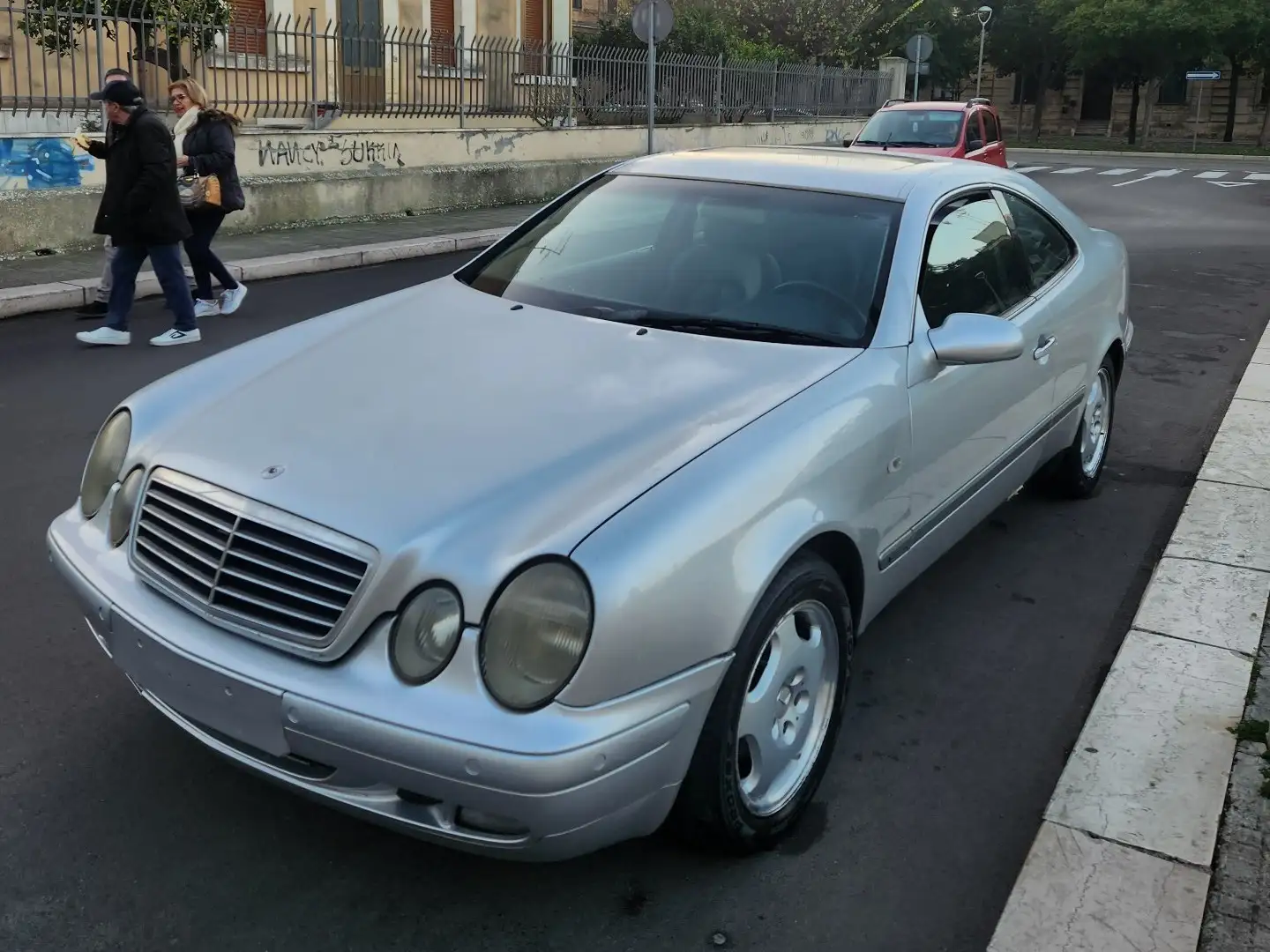 Mercedes-Benz CLK 200 Coupe k Elegance Šedá - 1