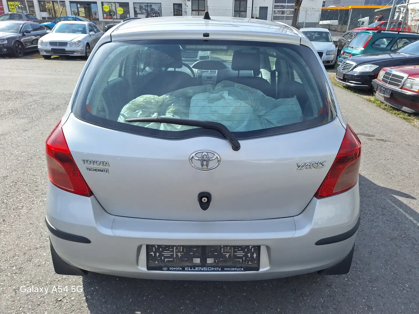 Toyota Yaris 1,0 VVT-i Linea Sol Grijs - 2