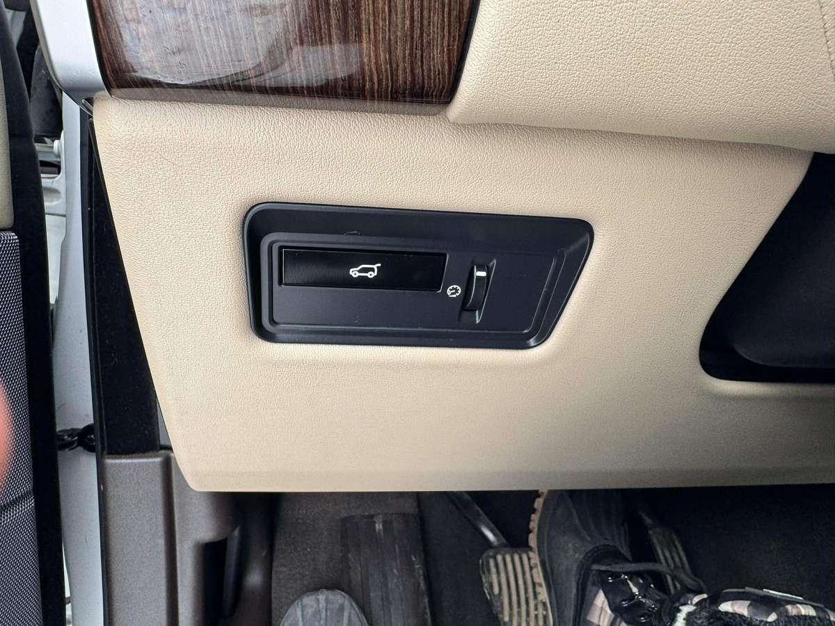 2014 Land Rover Range Rover Sport HSE thumb 16