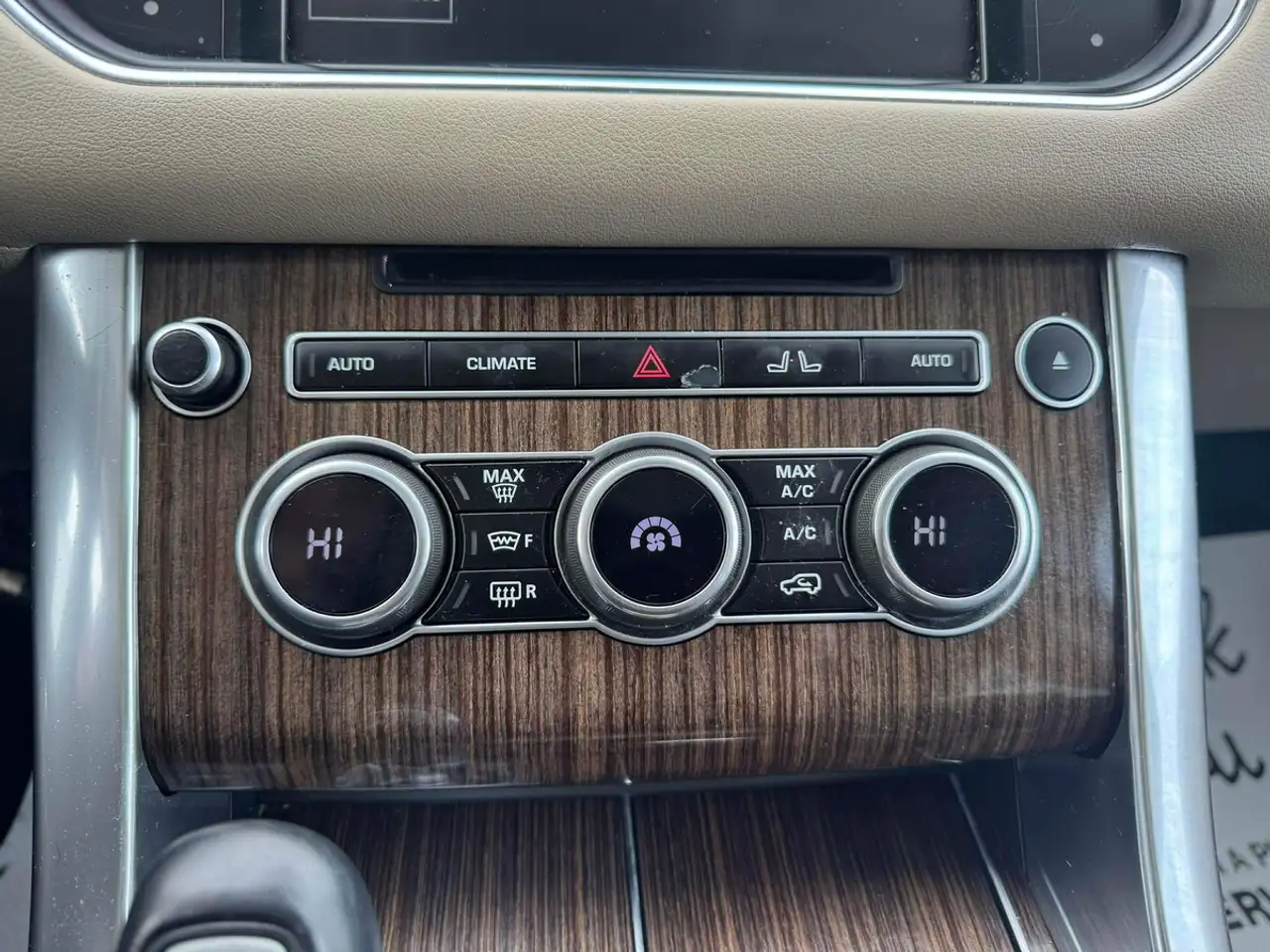 Land Rover Range Rover Sport photo Land Rover Range Rover Sport