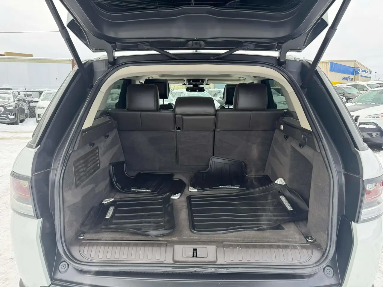 Land Rover Range Rover Sport photo Land Rover Range Rover Sport