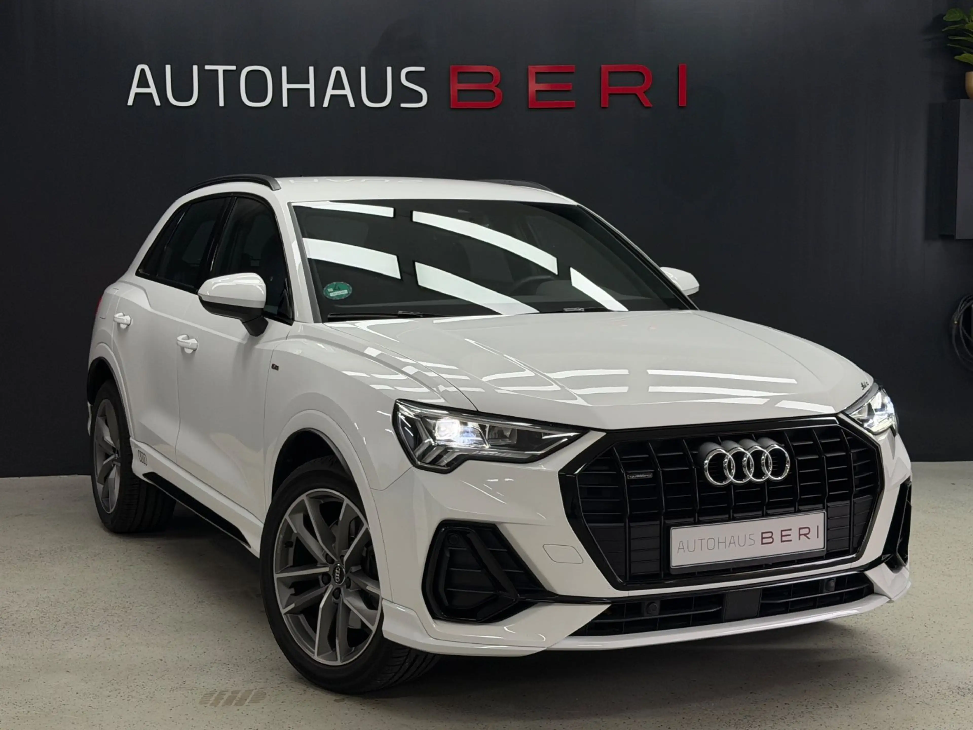 Audi Q3 40 TFSI quattro S line*Virtual*Black*KEYLESS