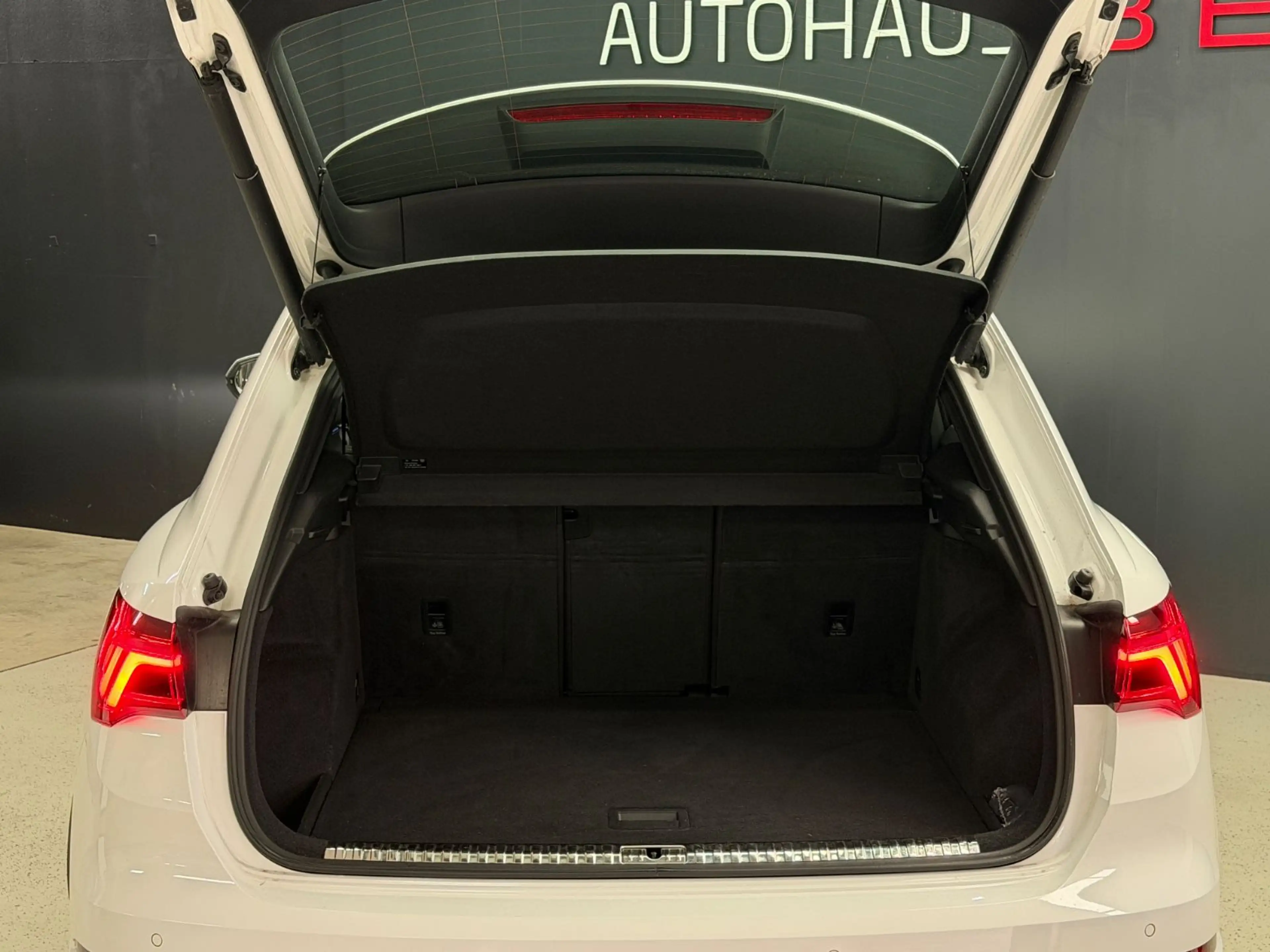 Audi Q3 40 TFSI quattro S line*Virtual*Black*KEYLESS — photo 10