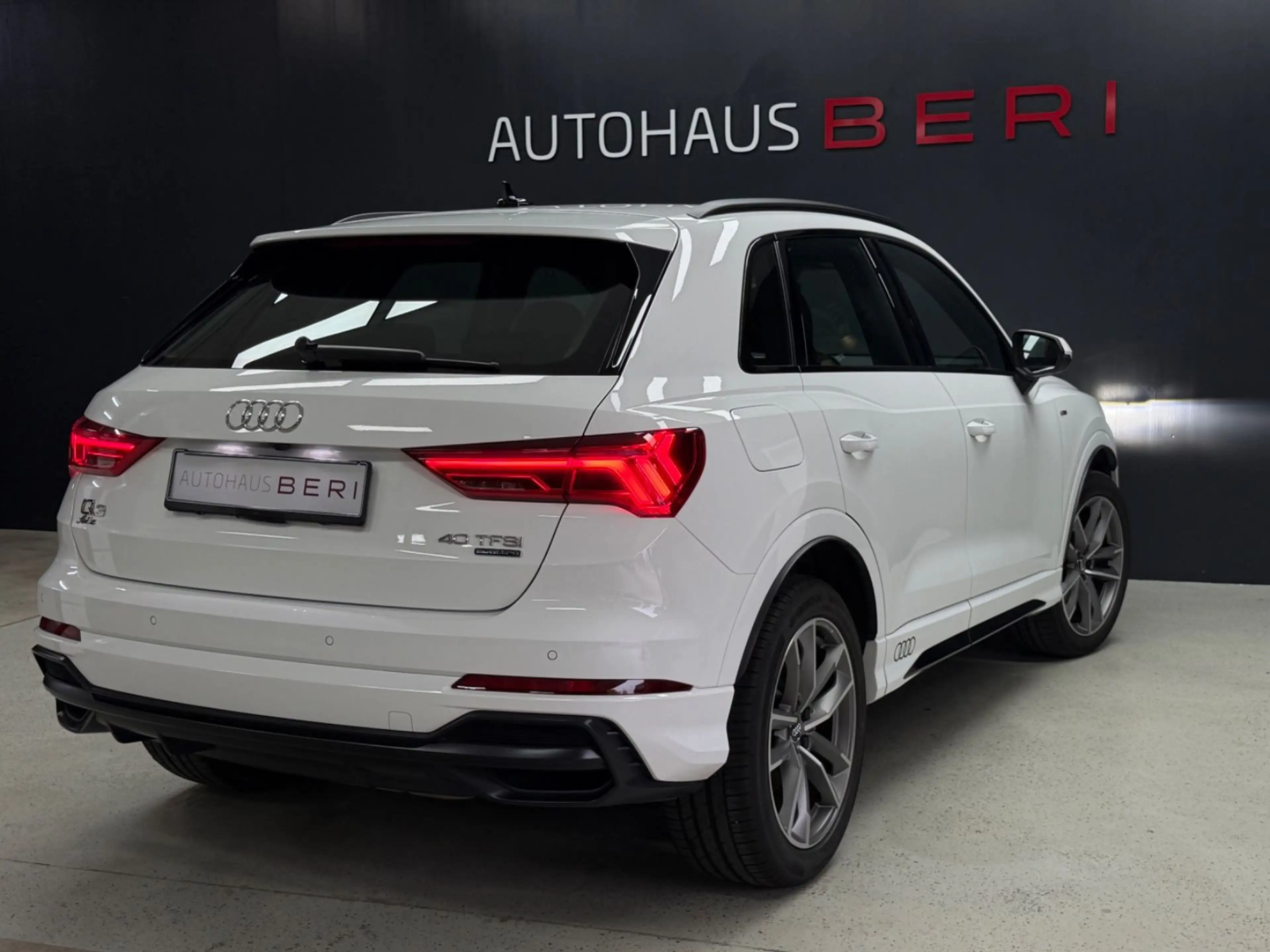 Audi Q3 40 TFSI quattro S line*Virtual*Black*KEYLESS — photo 7