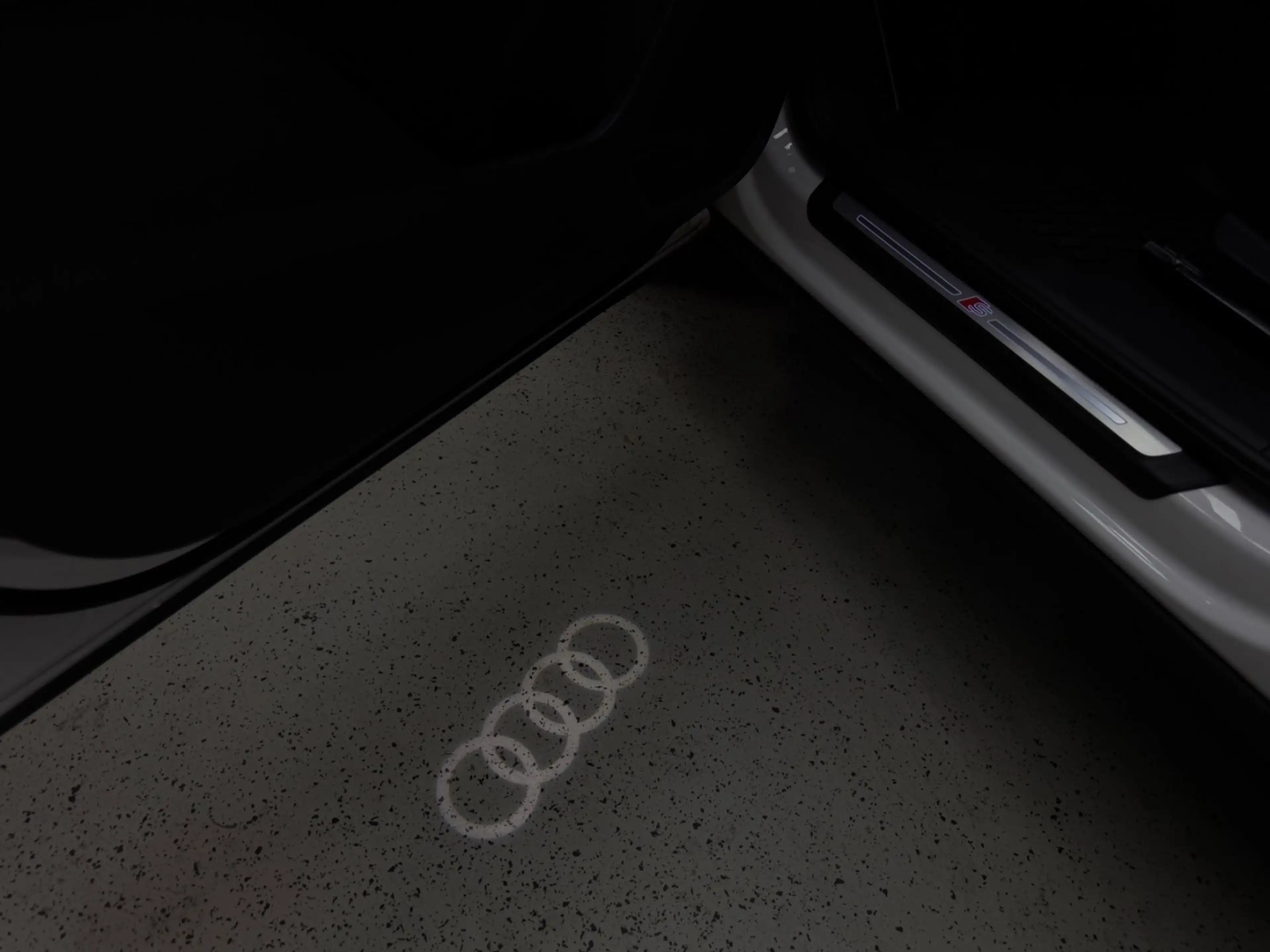 Audi Q3 40 TFSI quattro S line*Virtual*Black*KEYLESS — photo 16