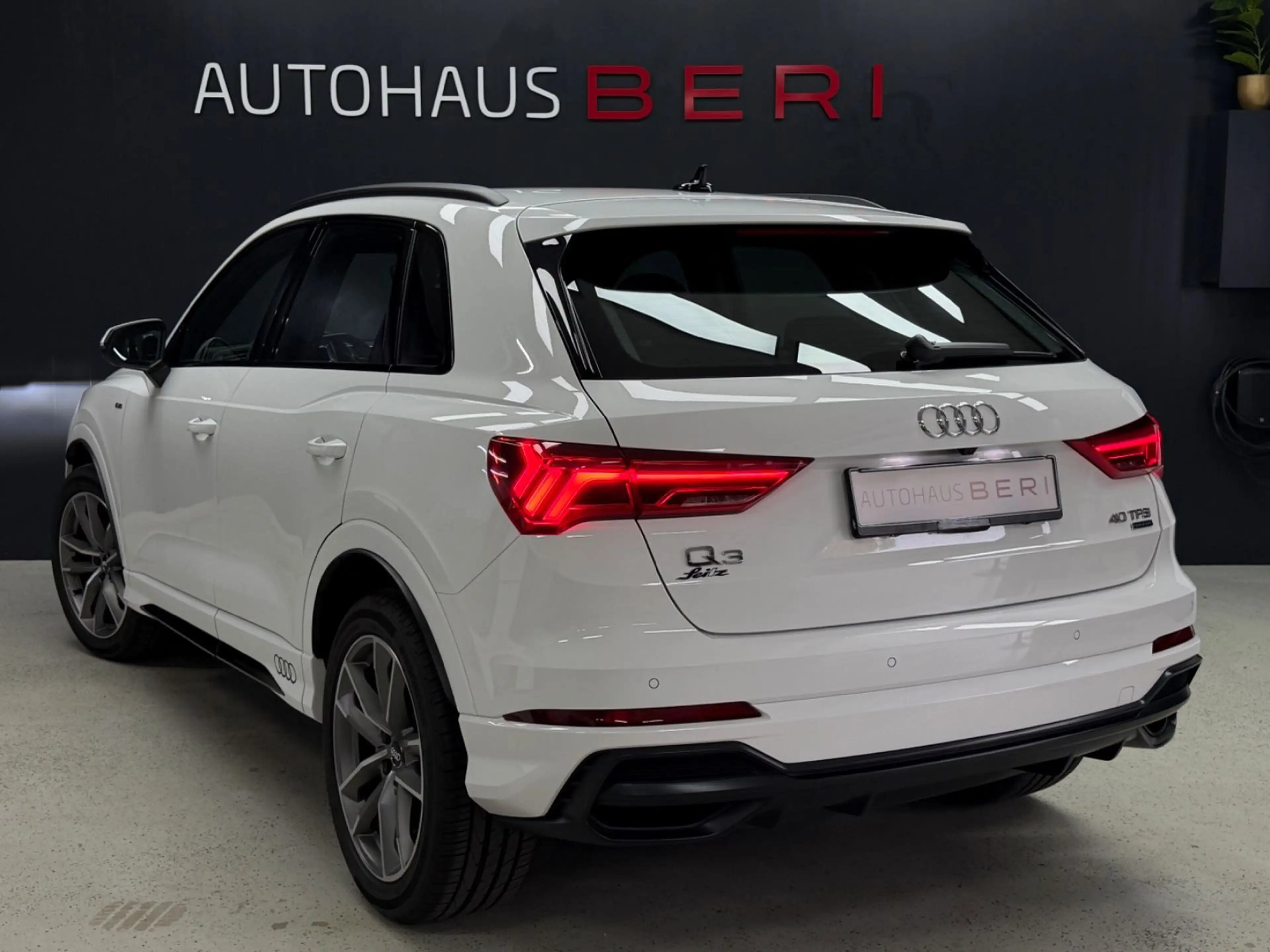 Audi Q3 40 TFSI quattro S line*Virtual*Black*KEYLESS — photo 5
