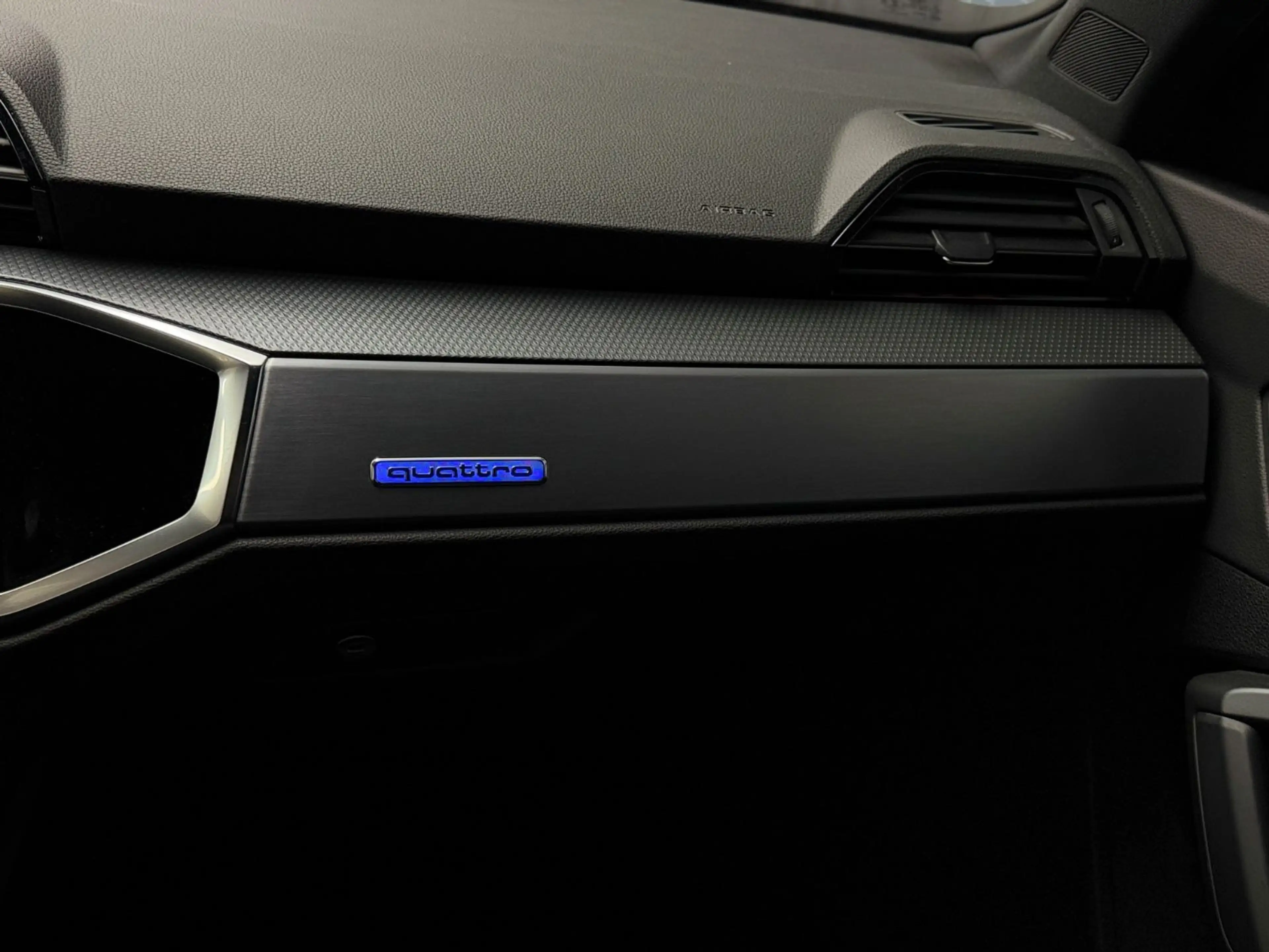 Audi Q3 40 TFSI quattro S line*Virtual*Black*KEYLESS — photo 26