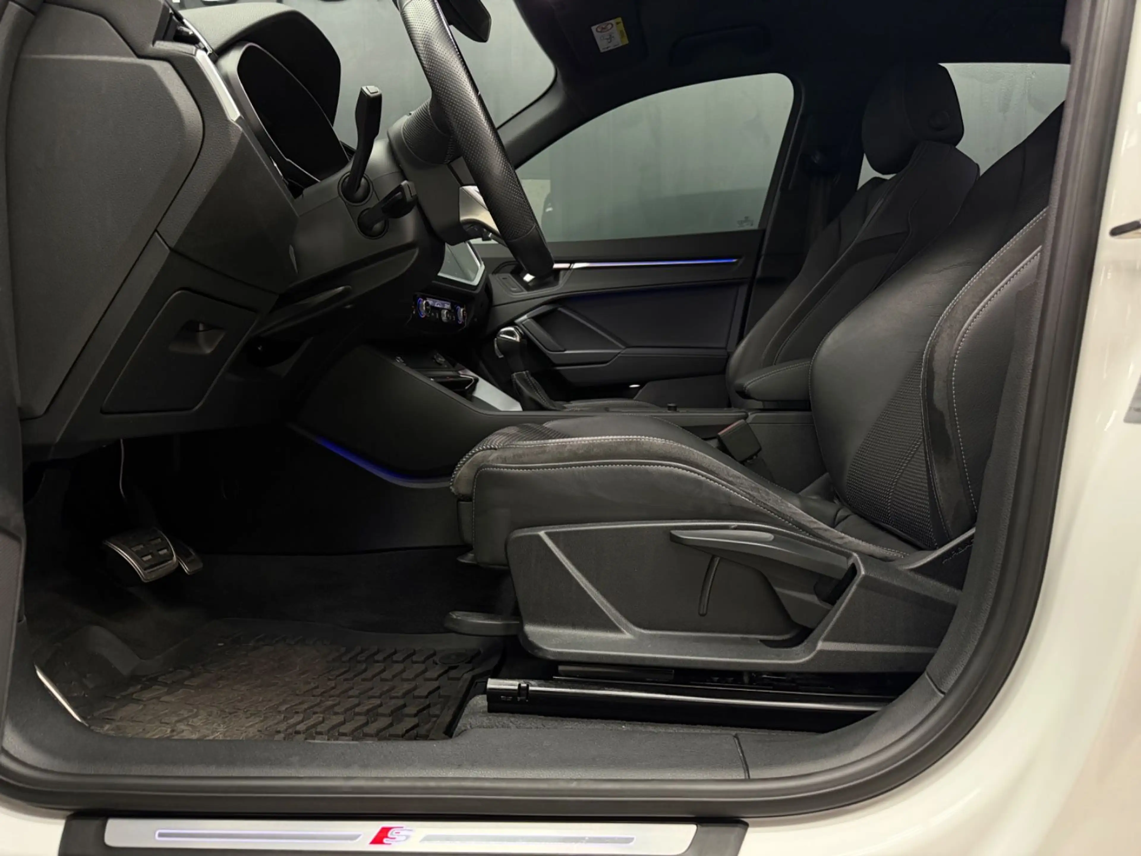 Audi Q3 40 TFSI quattro S line*Virtual*Black*KEYLESS — photo 17