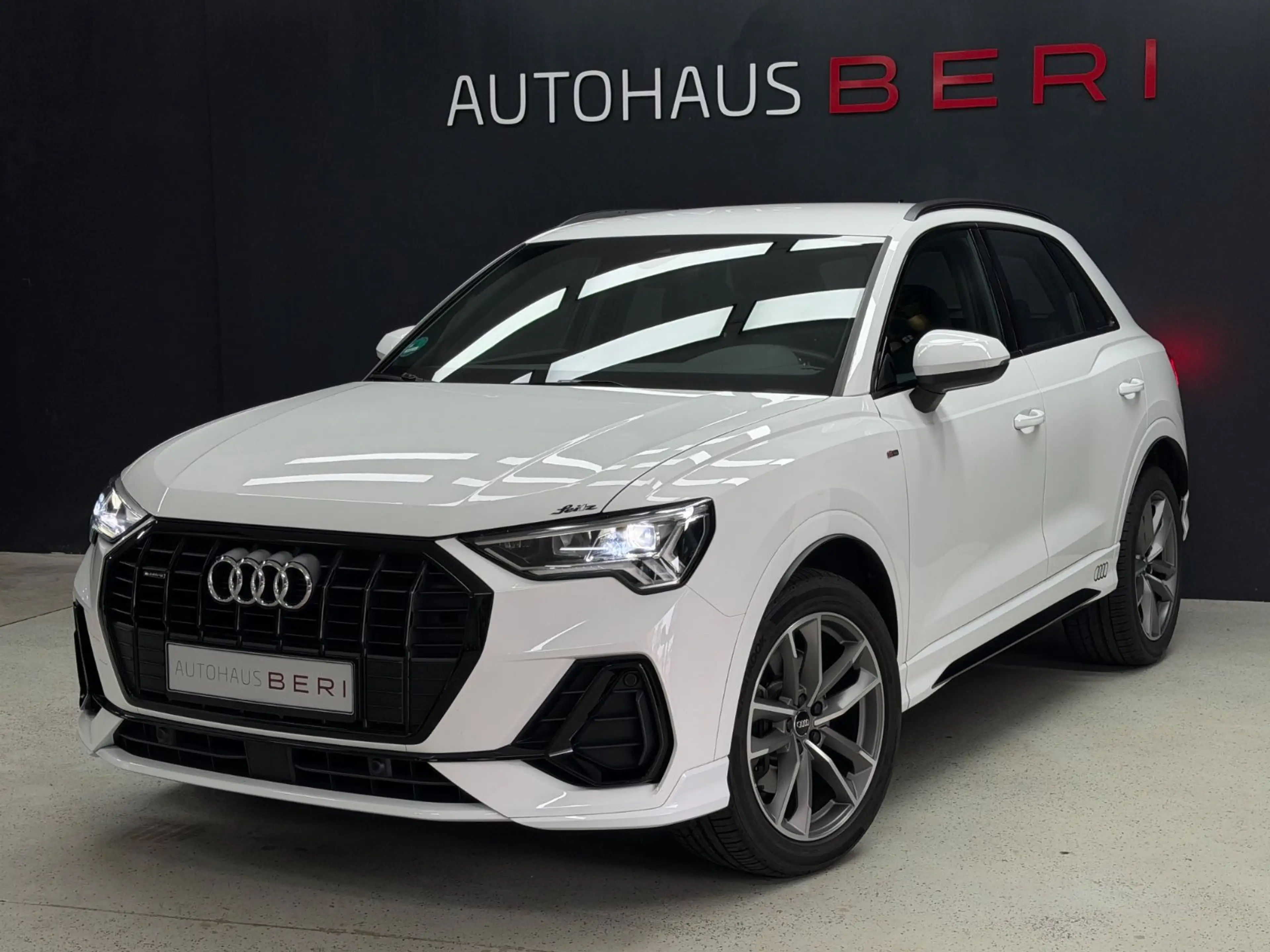 Audi Q3 40 TFSI quattro S line*Virtual*Black*KEYLESS — photo 3