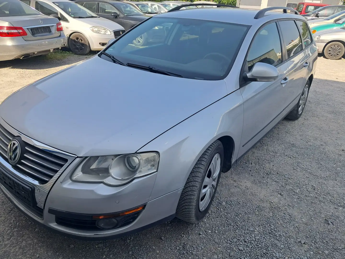 Volkswagen Passat Variant 2.0 TDI BlueMotion Technology DPF Comfortline Silber - 1