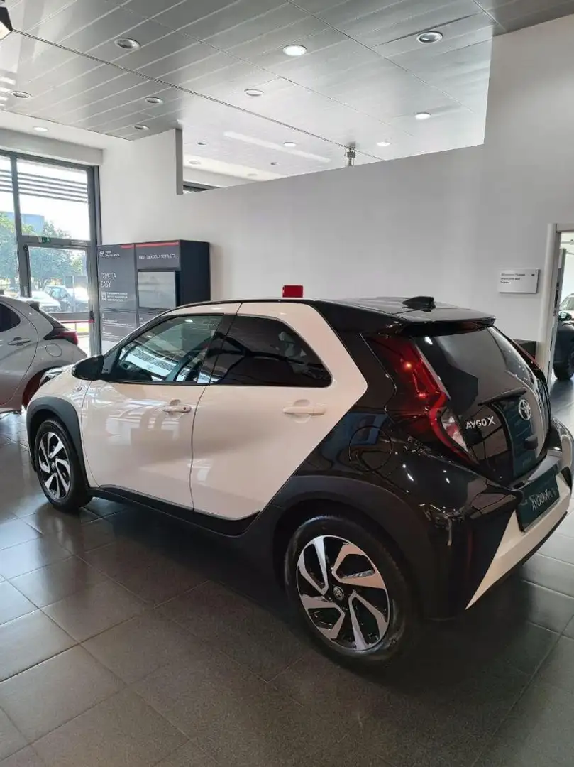 Toyota Aygo X 1.0 VVT-i 72 CV 5 porte Trend Bianco - 2