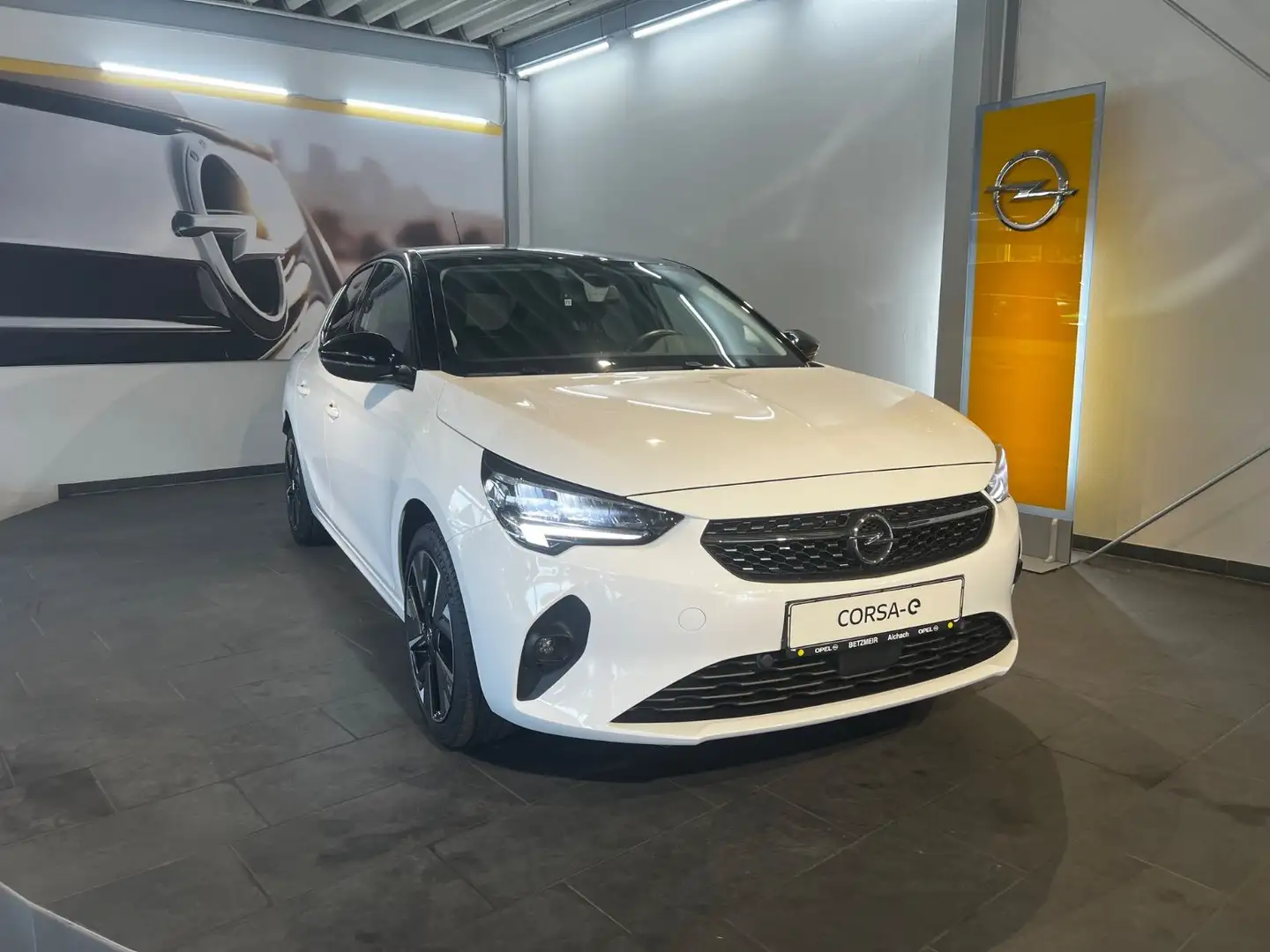 Opel Corsa F e First Edition +Navi+LED+SHZ+Kamera+ Blanco - 1