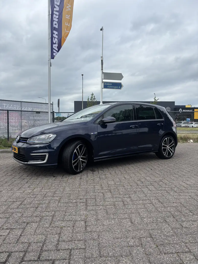 Volkswagen Golf 1.4 TSI GTE Pano Blauw - 2