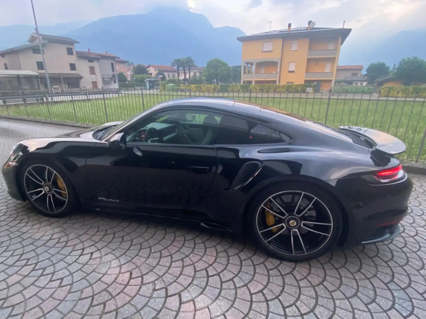 Porsche 992 Turbo S Nero - 2
