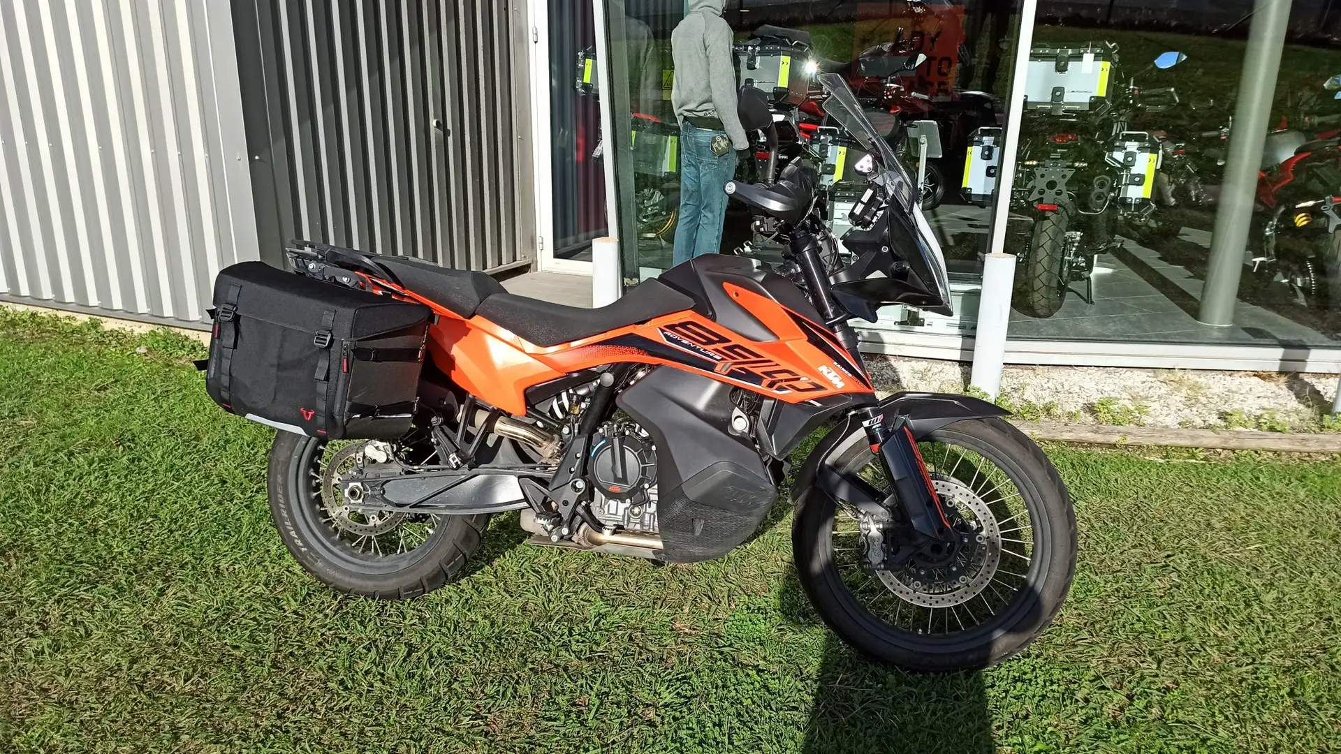 KTM 890 Adventure Orange - 2