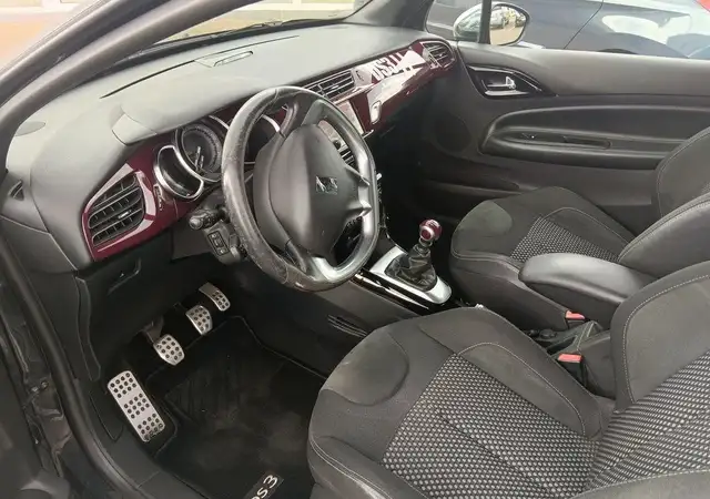 Citroen DS3 view 2
