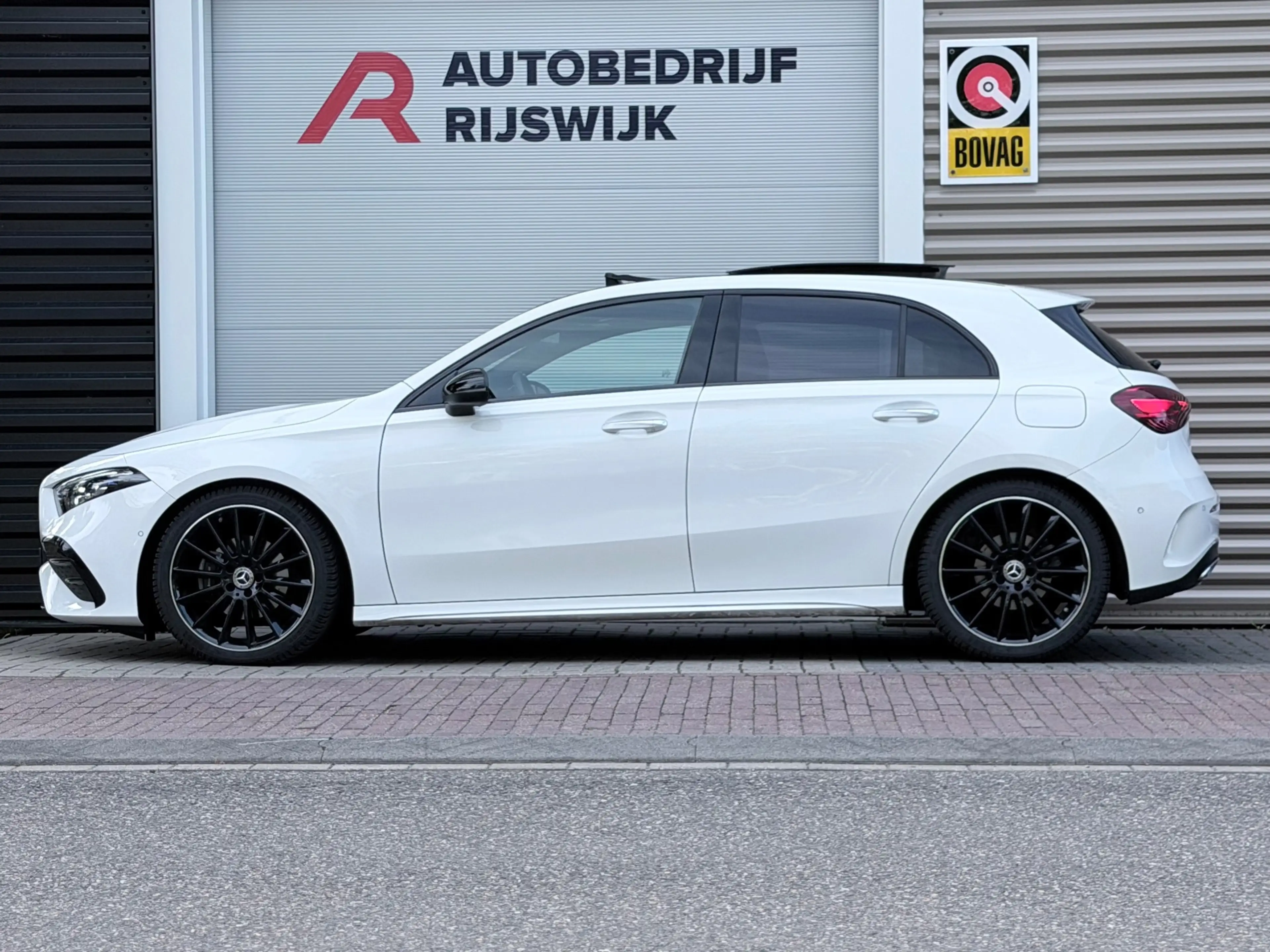 Mercedes-Benz A 180 AMG Night Edition Pano/Camera/Sfeer — photo 2