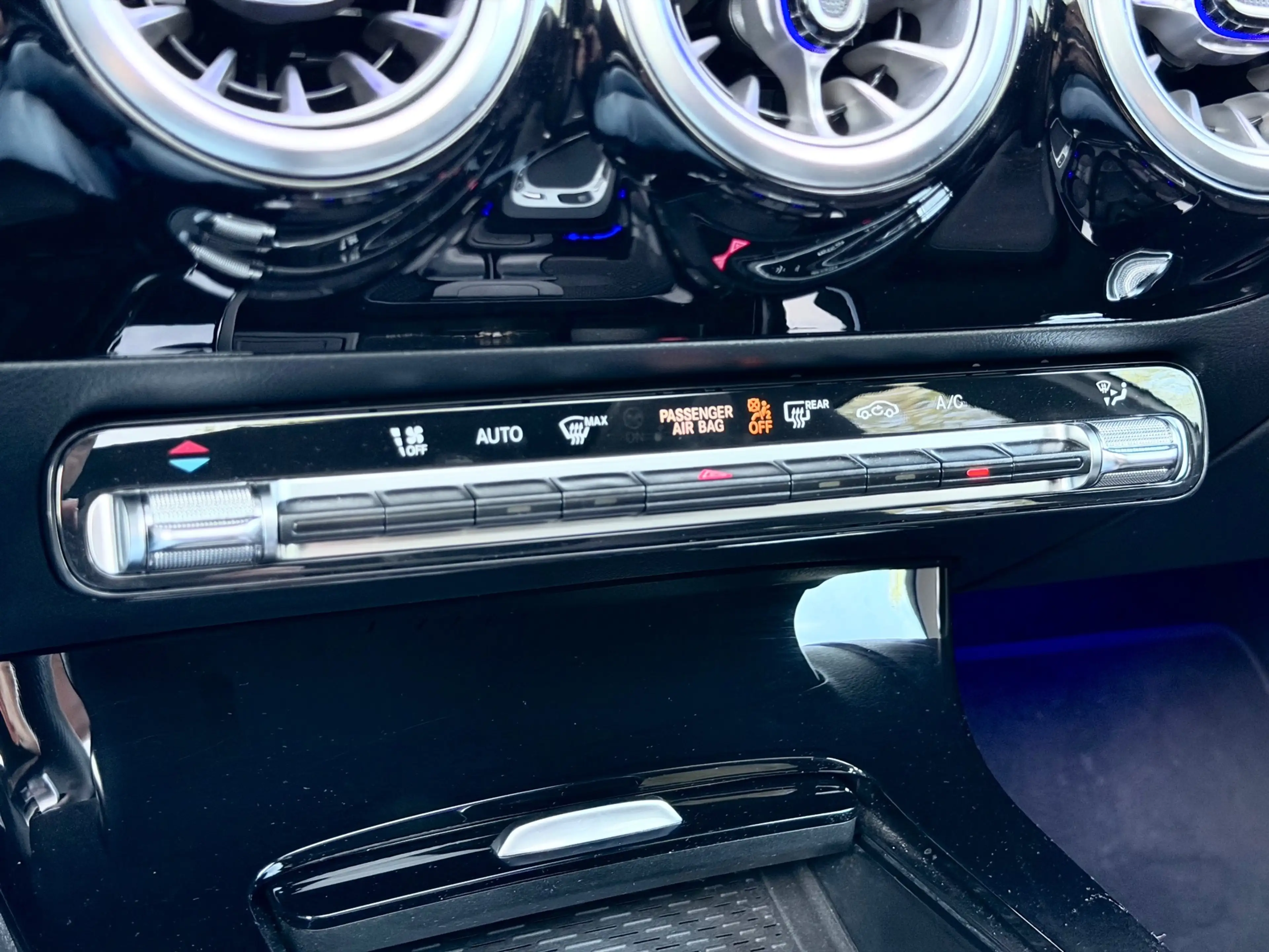 Mercedes-Benz A 180 AMG Night Edition Pano/Camera/Sfeer — photo 17