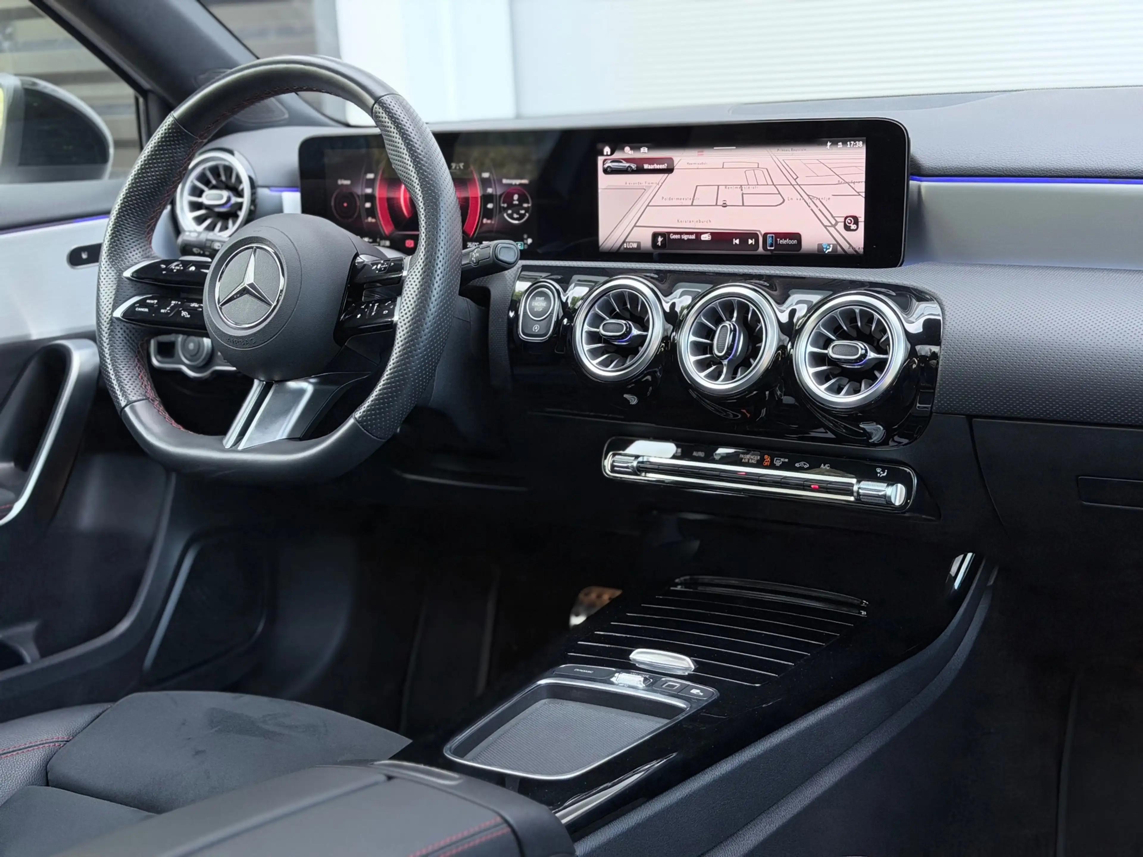Mercedes-Benz A 180 AMG Night Edition Pano/Camera/Sfeer — photo 15