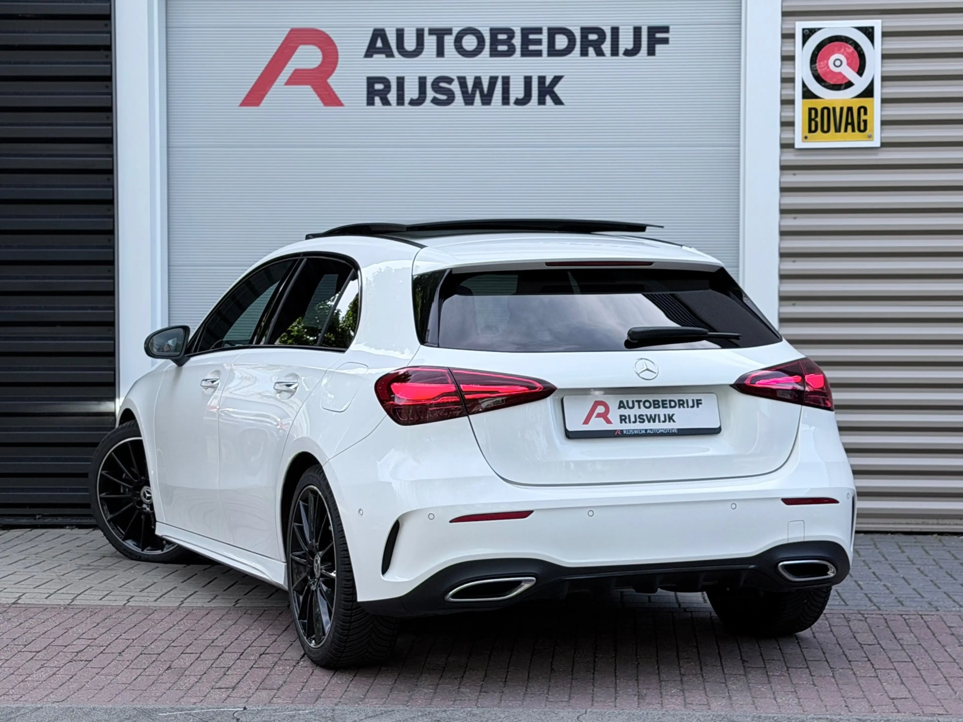 Mercedes-Benz A 180 AMG Night Edition Pano/Camera/Sfeer — photo 3
