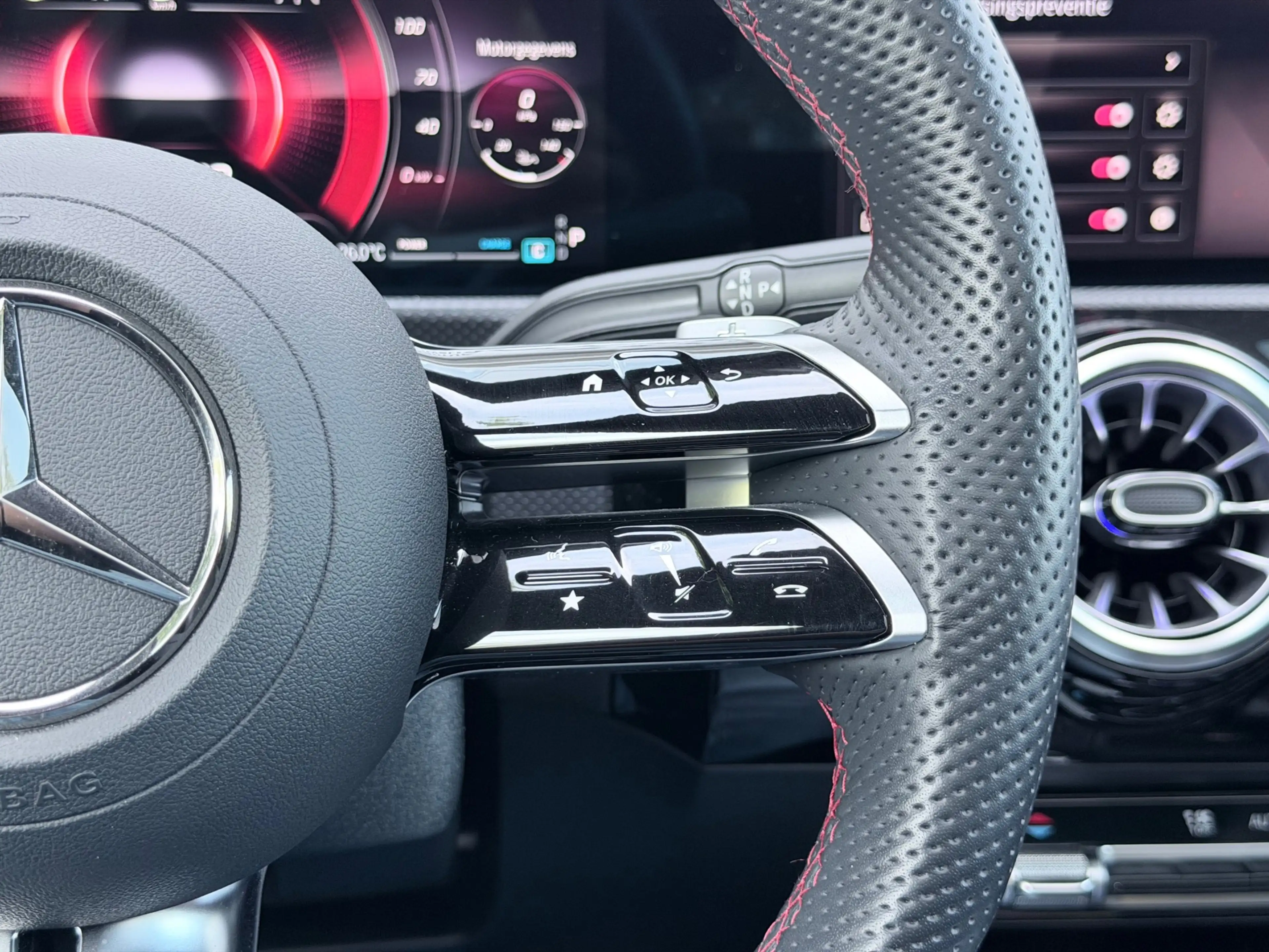 Mercedes-Benz A 180 AMG Night Edition Pano/Camera/Sfeer — photo 14