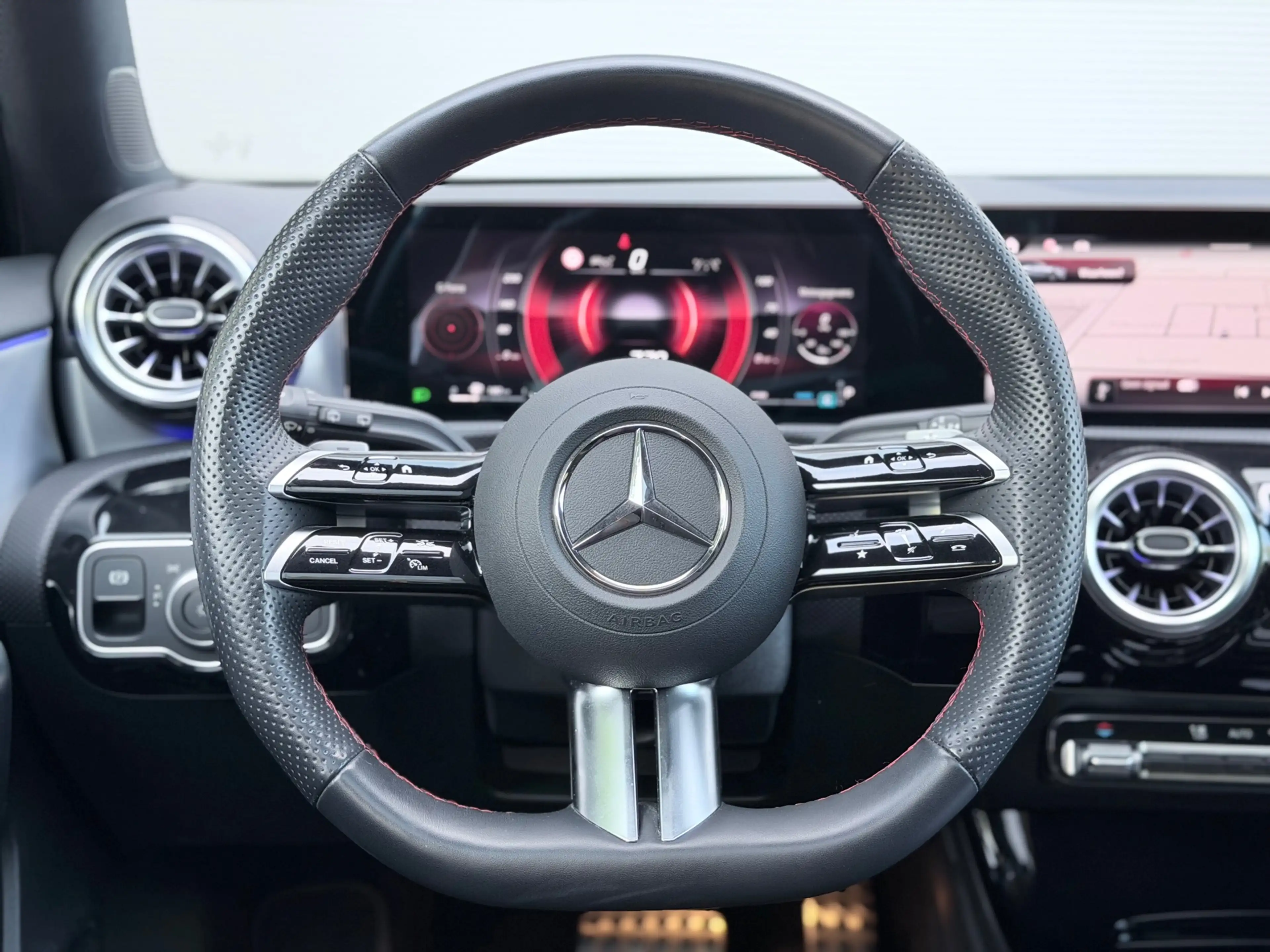 Mercedes-Benz A 180 AMG Night Edition Pano/Camera/Sfeer — photo 12