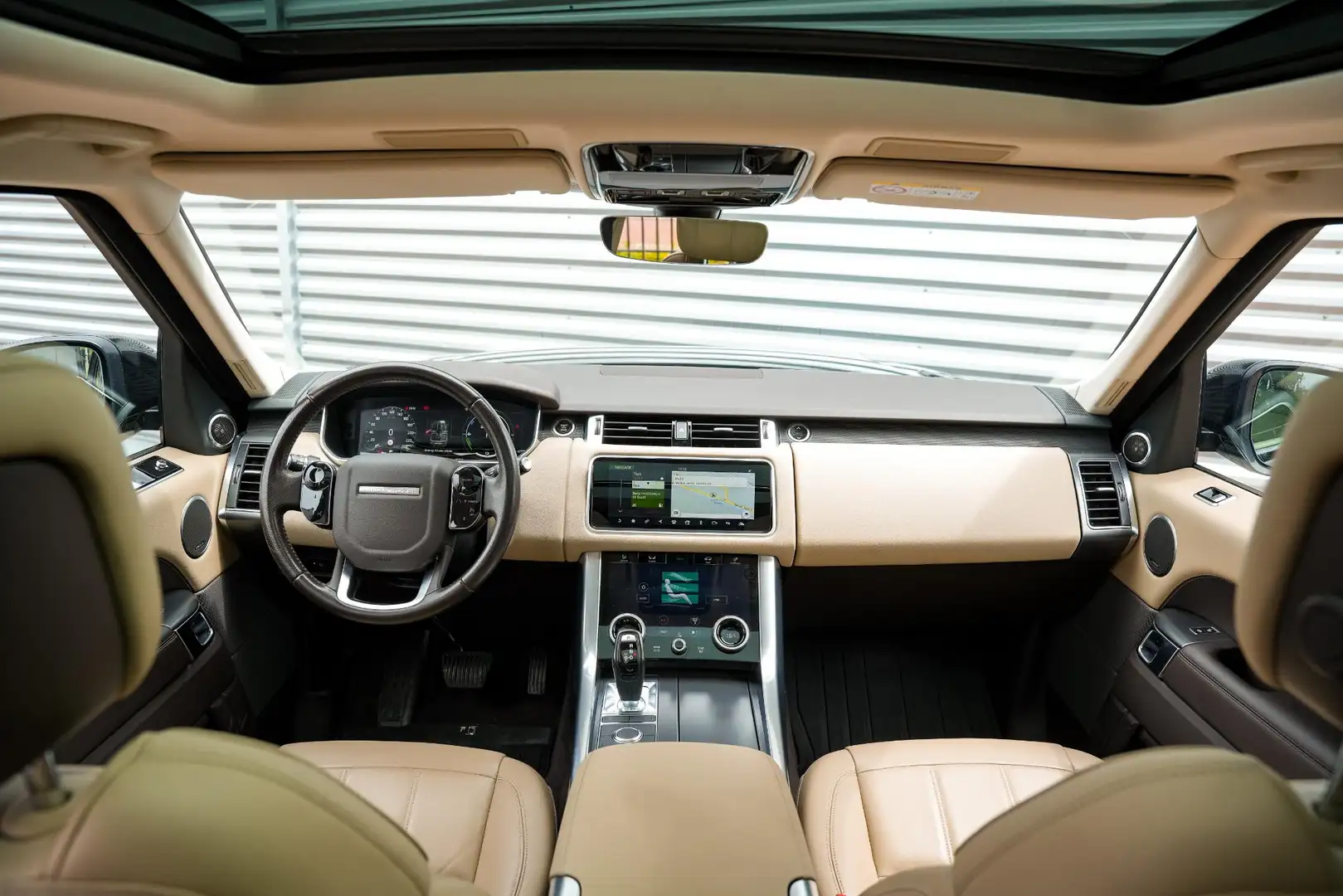 Land Rover Range Rover Sport 2.0 P400e HSE Dynamic SVR Panoramadak Matrix LED M Zwart - 2