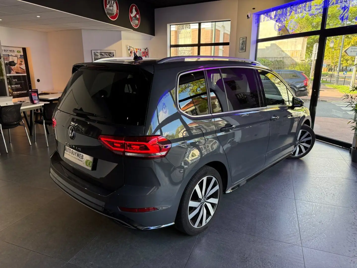 Volkswagen Touran 2.0 TDI 150 5pl R-Line Gris - 2