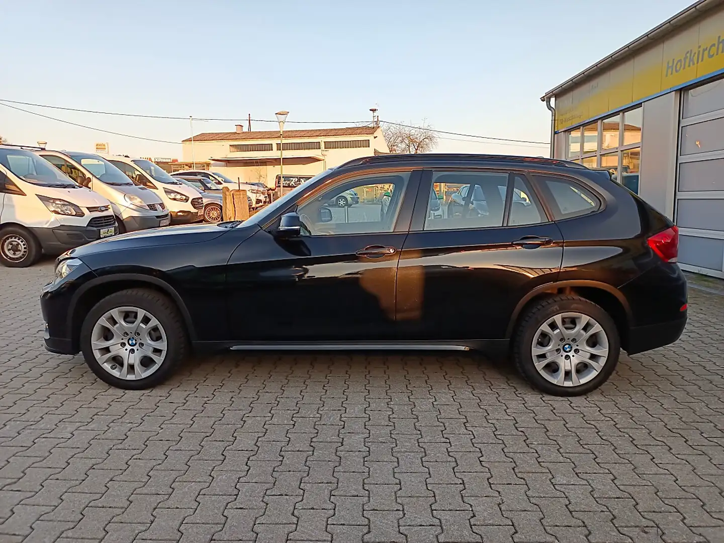 BMW X1 xDrive18d Aut. Sport-Line *AHV*XENON*PDC*Sitz-h... Schwarz - 2