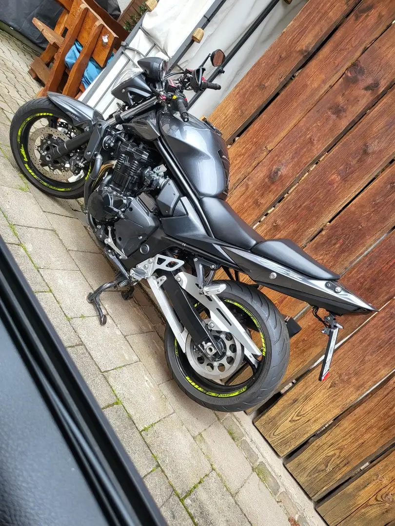 Suzuki Bandit 1250 siva - 2