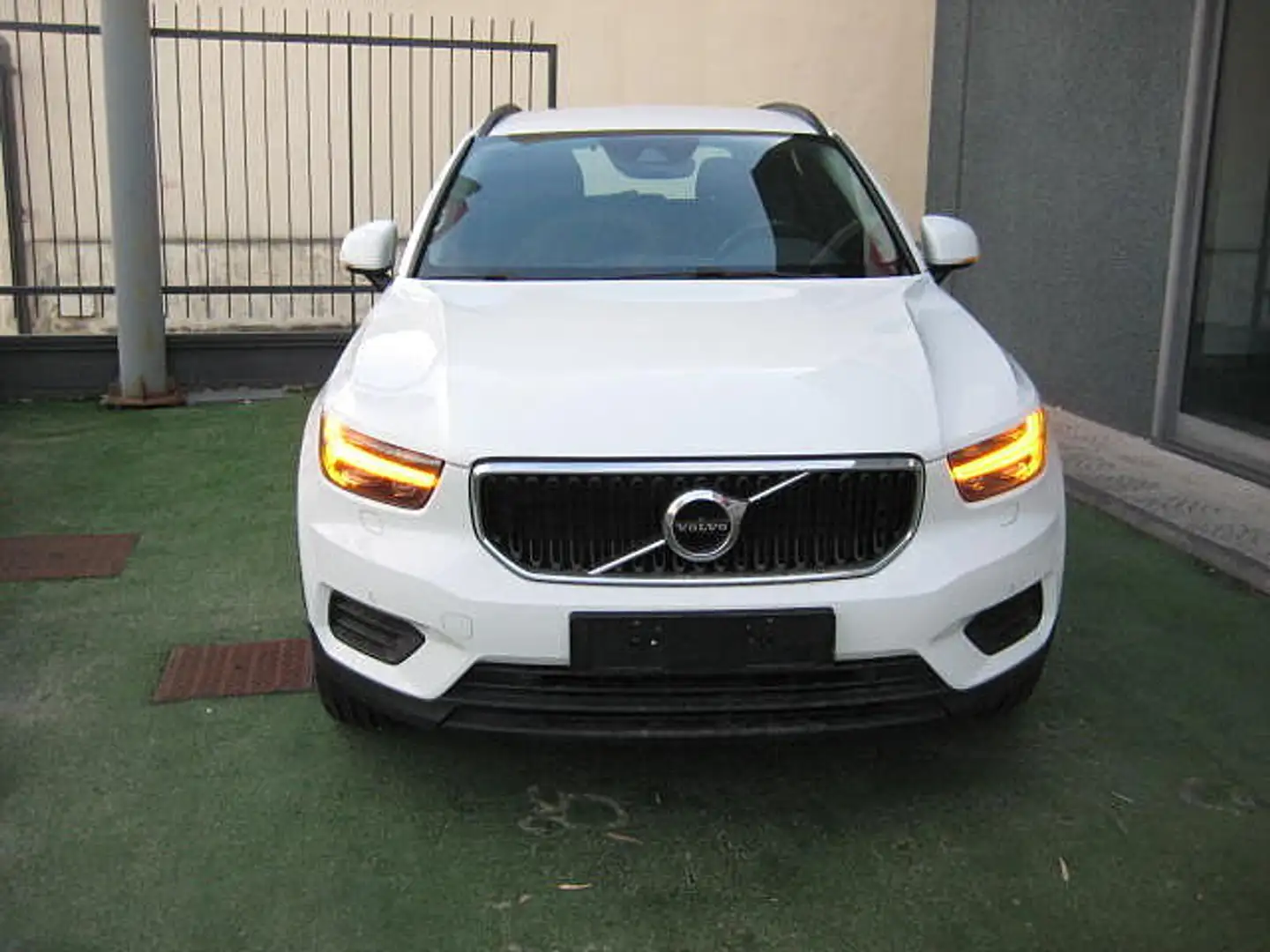Volvo XC40 T3 Kinetic manuell växellåda Weiß - 1