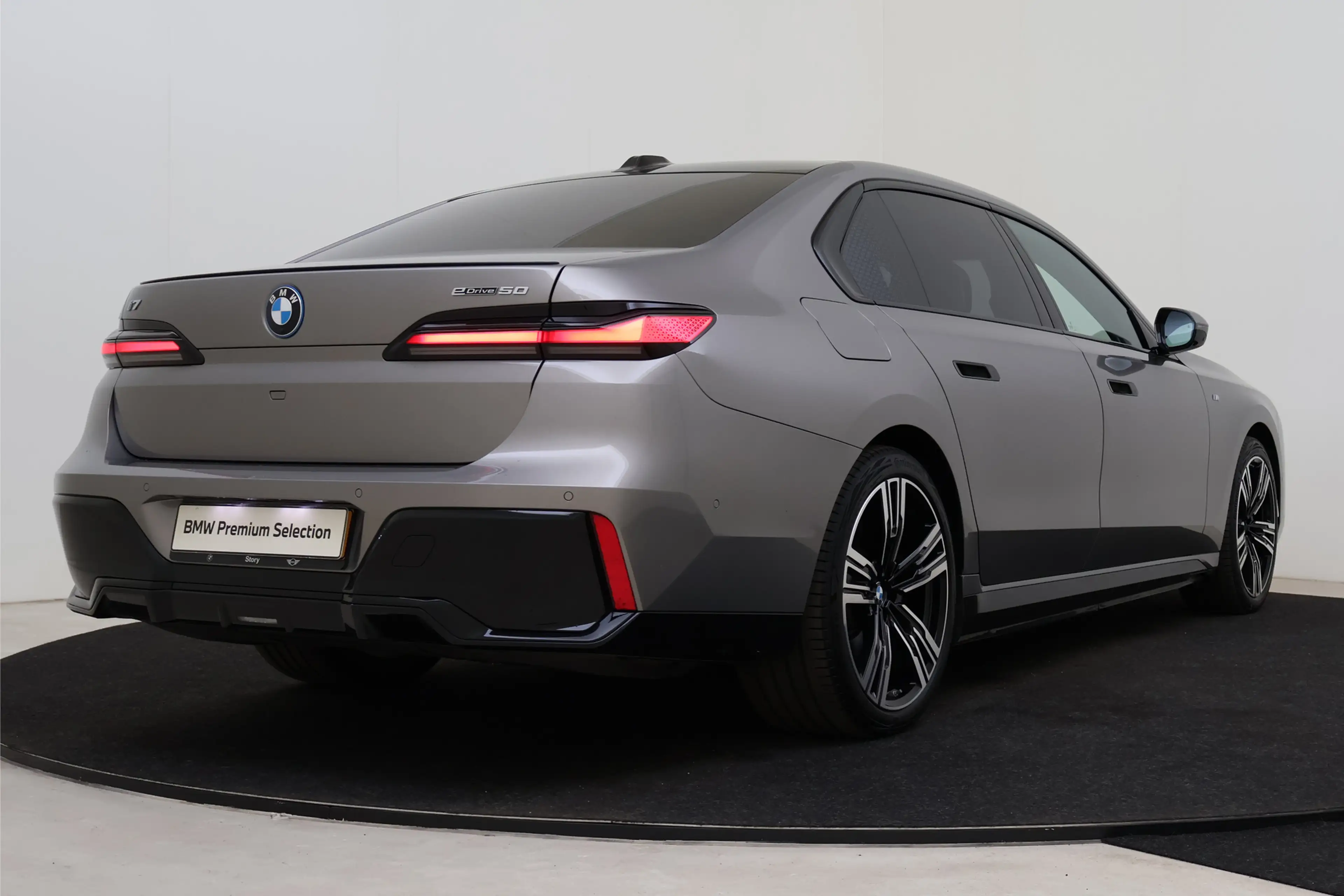 BMW i7 eDrive50 High Executive M Sport / Panoramadak / St — photo 2