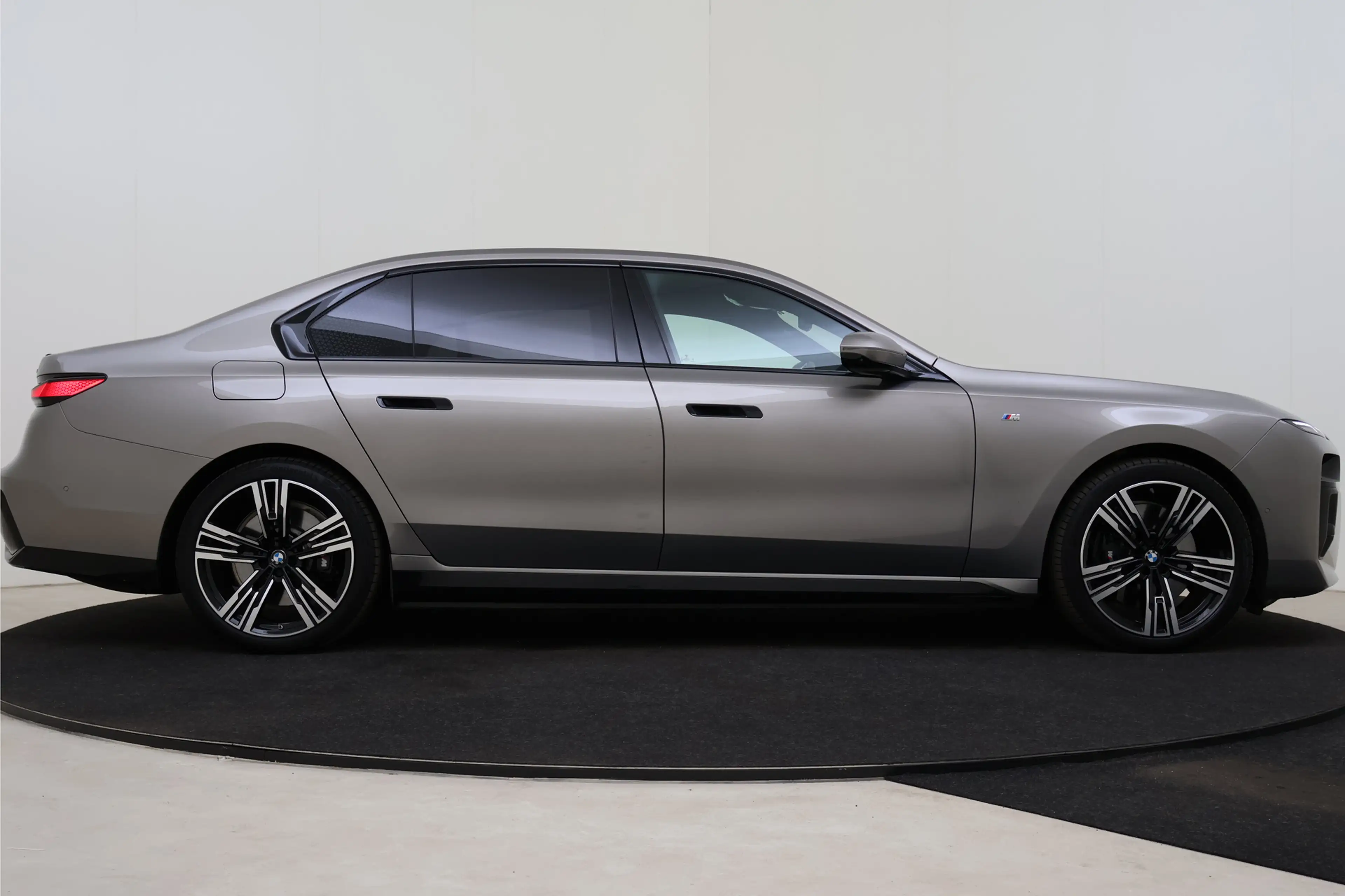 BMW i7 eDrive50 High Executive M Sport / Panoramadak / St — photo 7