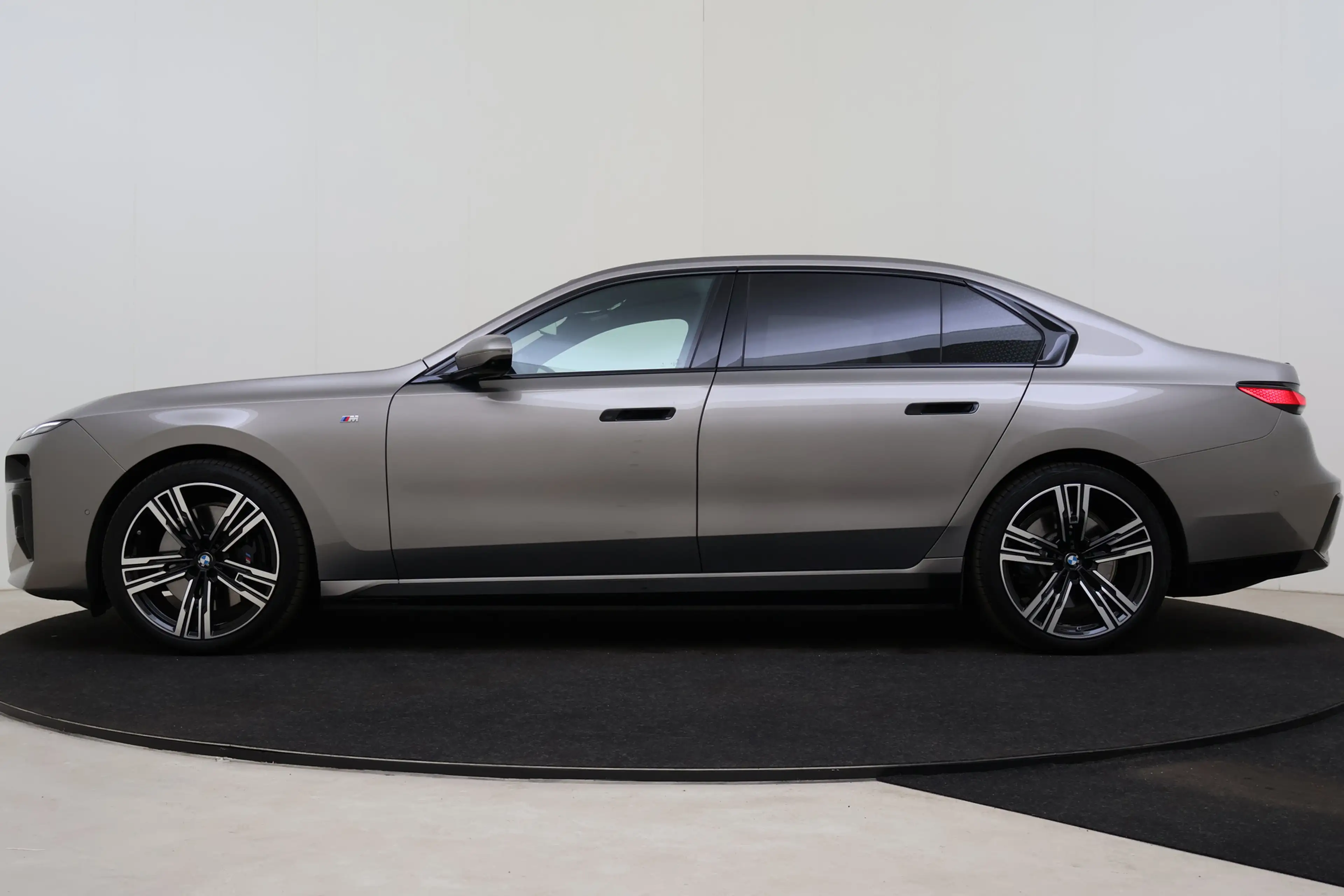 BMW i7 eDrive50 High Executive M Sport / Panoramadak / St — photo 14