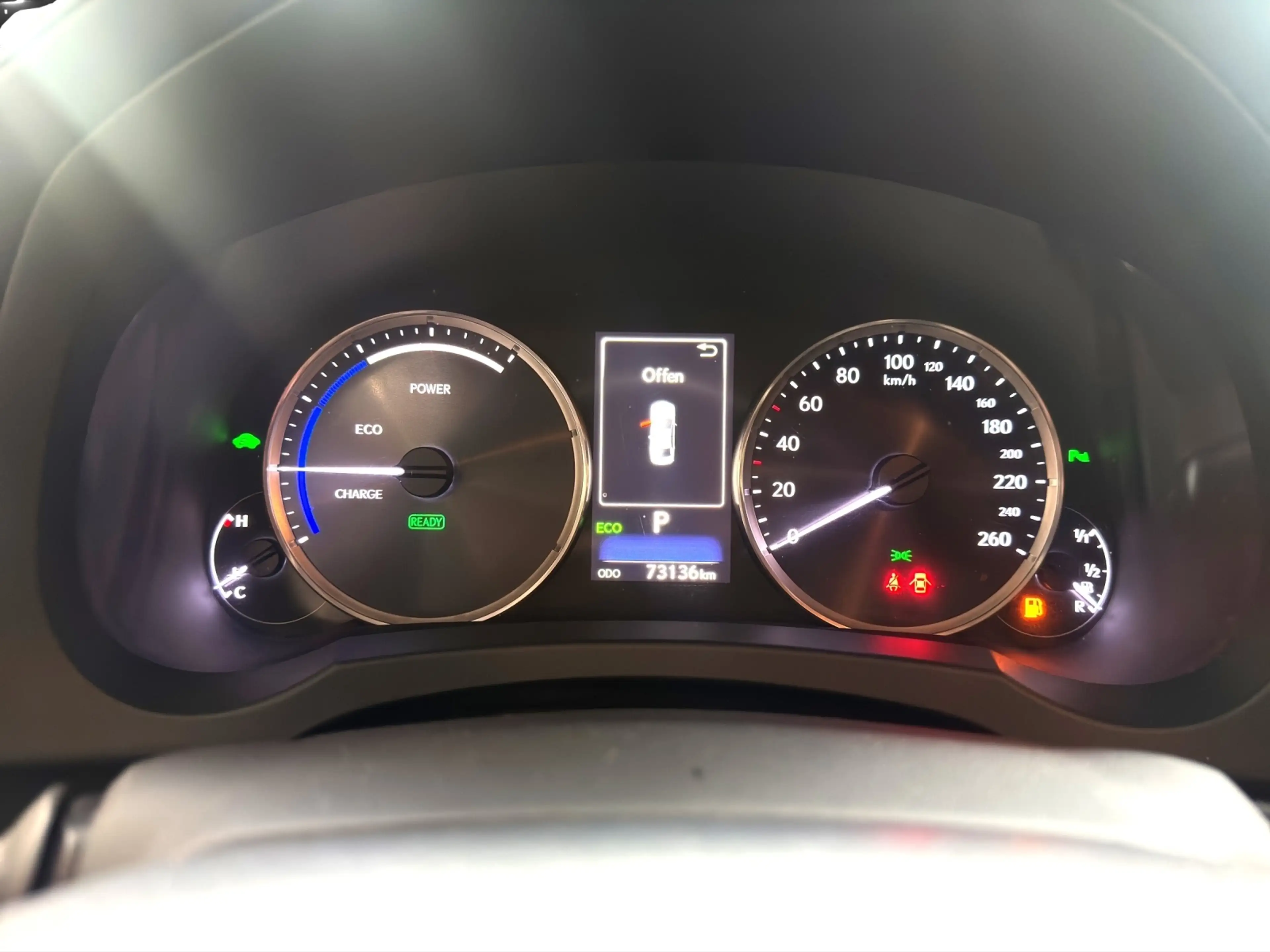 Lexus IS 300 300h — photo 11